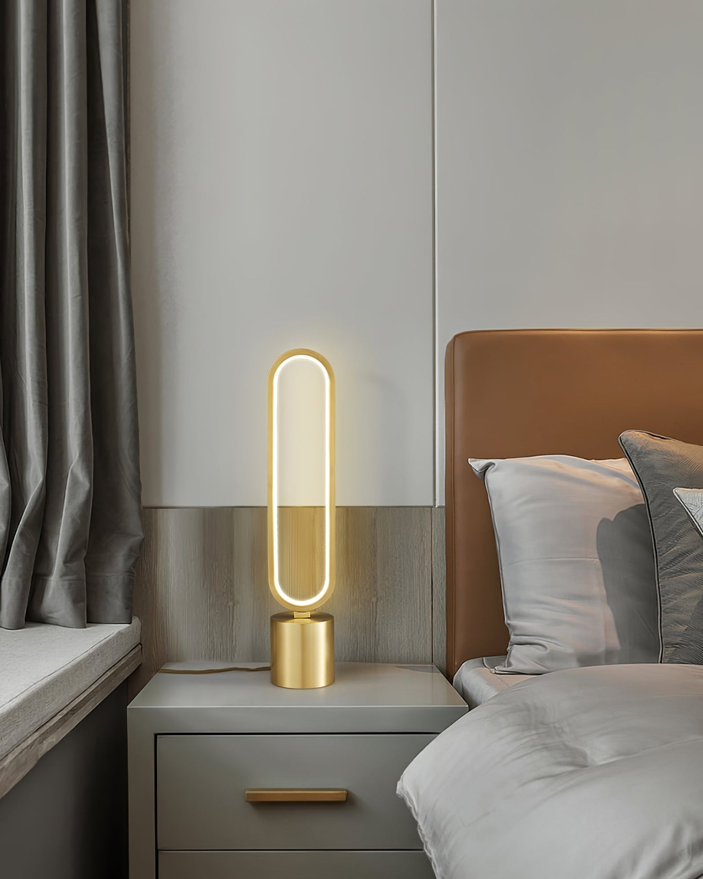 LuxePerigee - Bordlampe med subtil elegance og stemningsfuld belysning