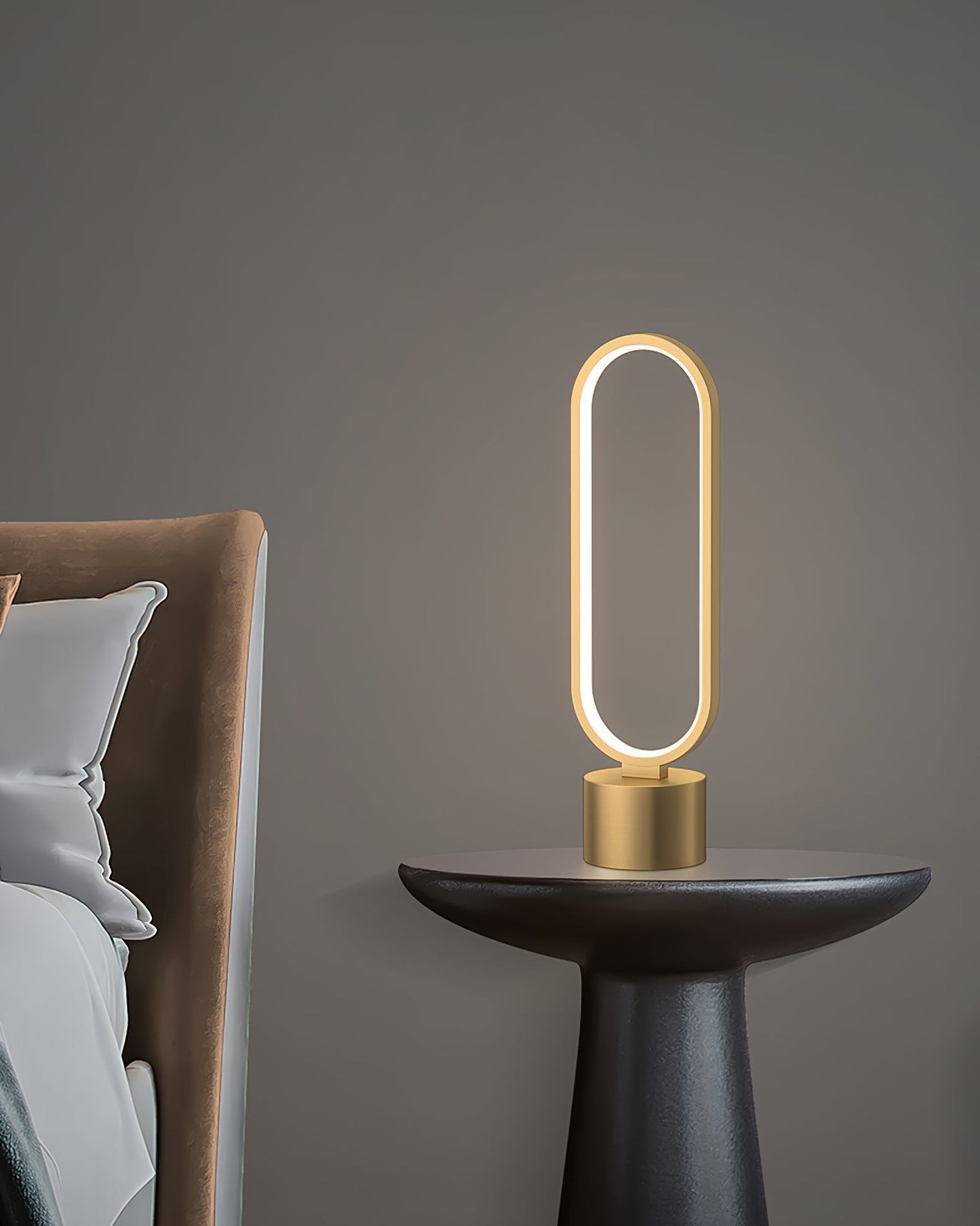 LuxePerigee - Bordlampe med subtil elegance og stemningsfuld belysning