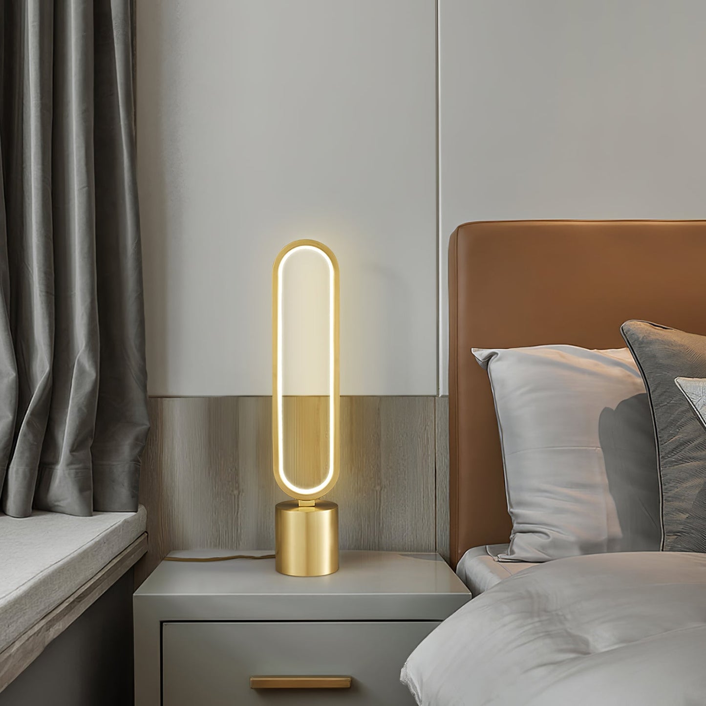 LuxePerigee - Bordlampe med subtil elegance og stemningsfuld belysning