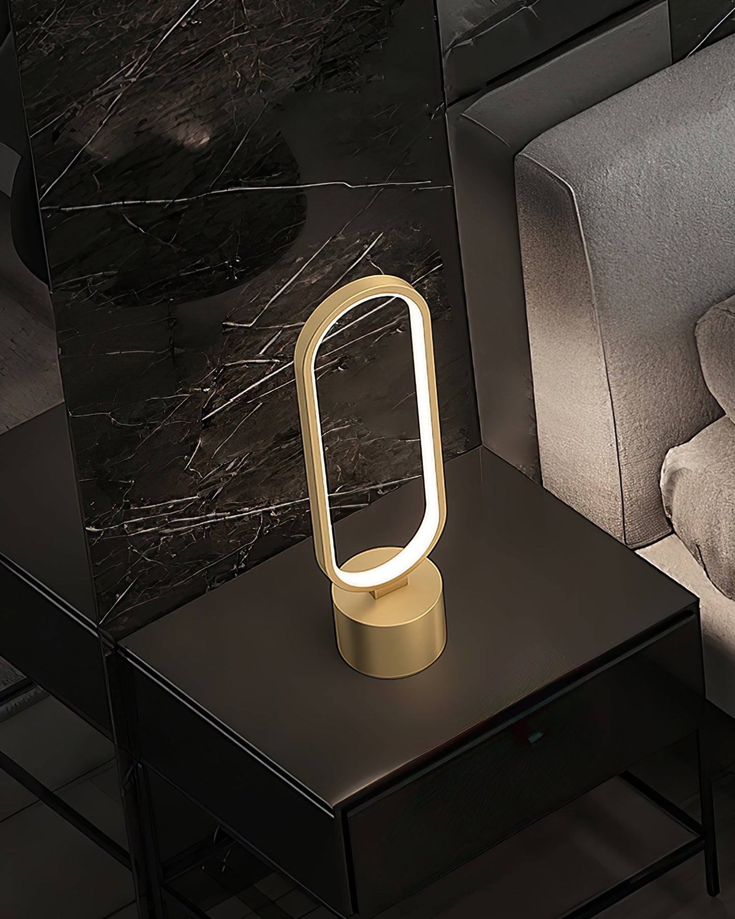 LuxePerigee - Bordlampe med subtil elegance og stemningsfuld belysning