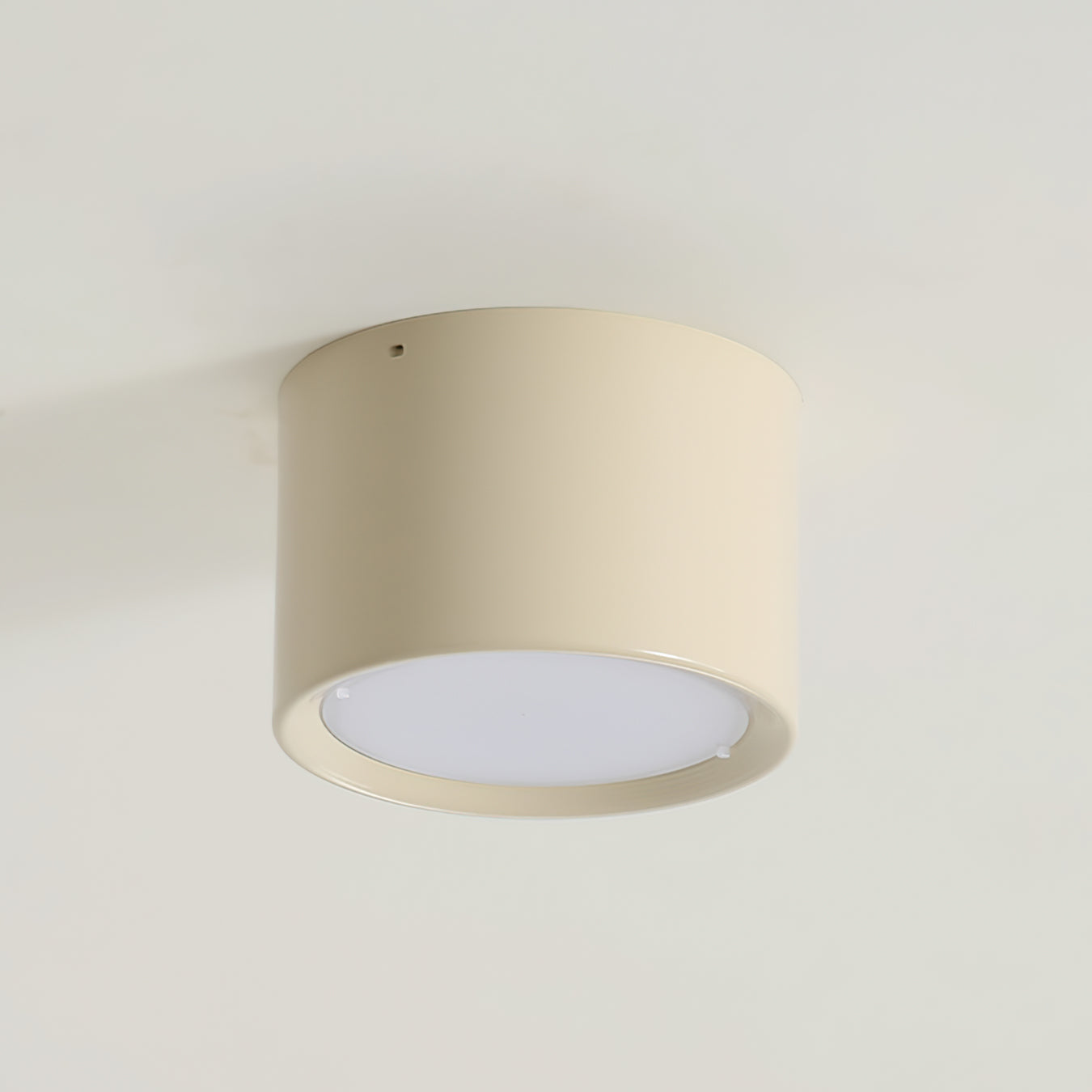 AsherGlow - Loftlampe med moderne form og behagelig lysfordeling