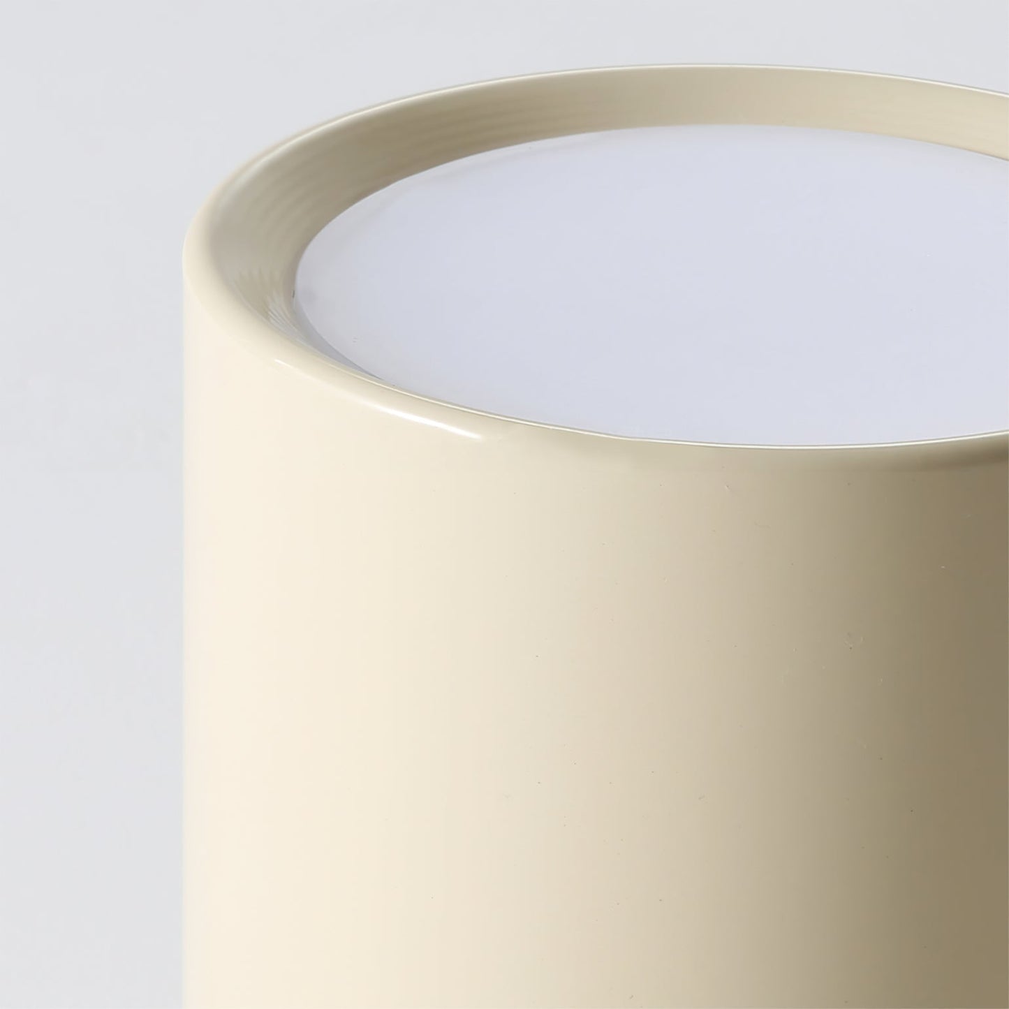 AsherGlow - Loftlampe med moderne form og behagelig lysfordeling