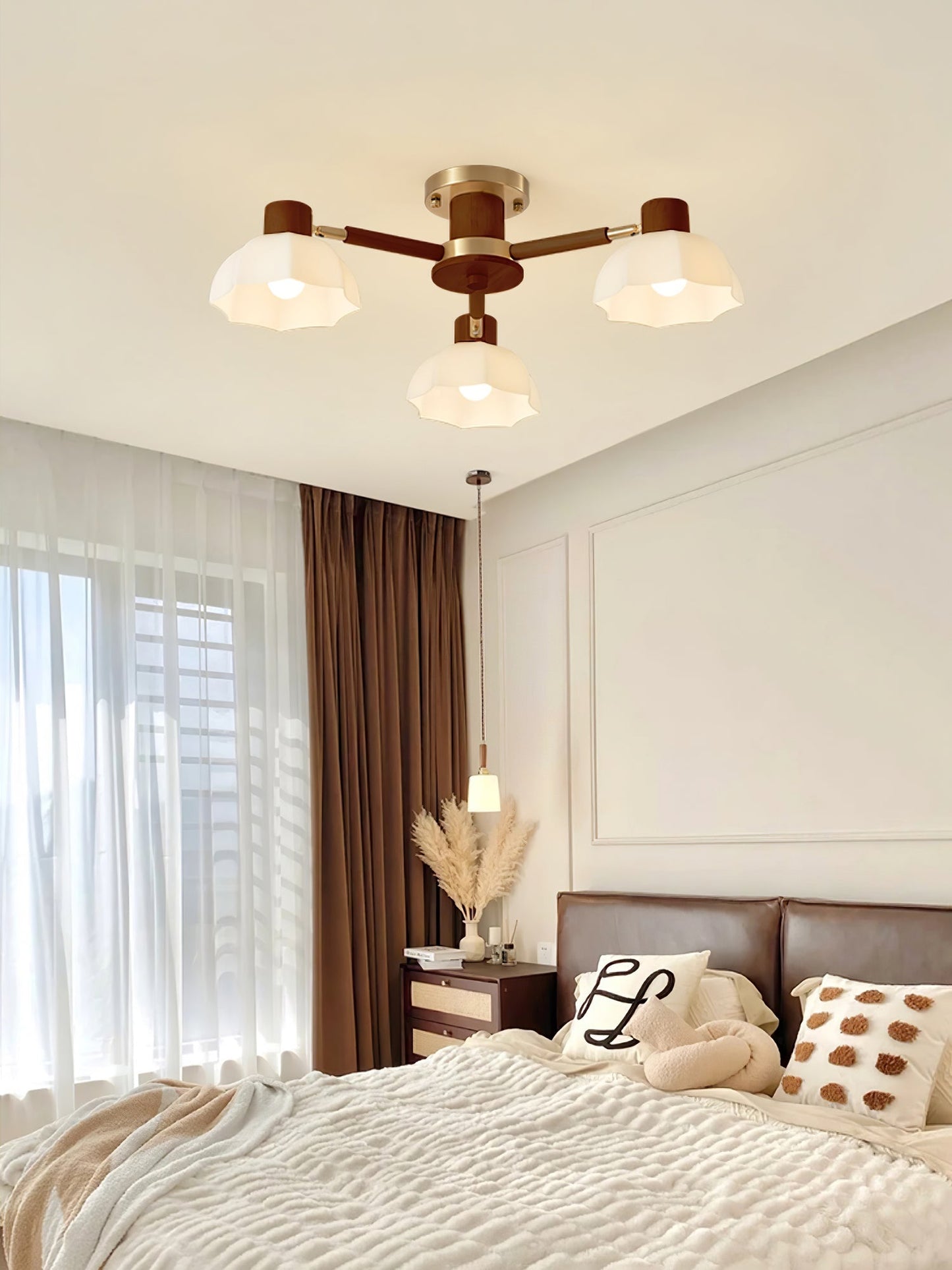 FloralLuxe - Deckenlampe mit Blumendesign und stimmungsvoller Beleuchtung