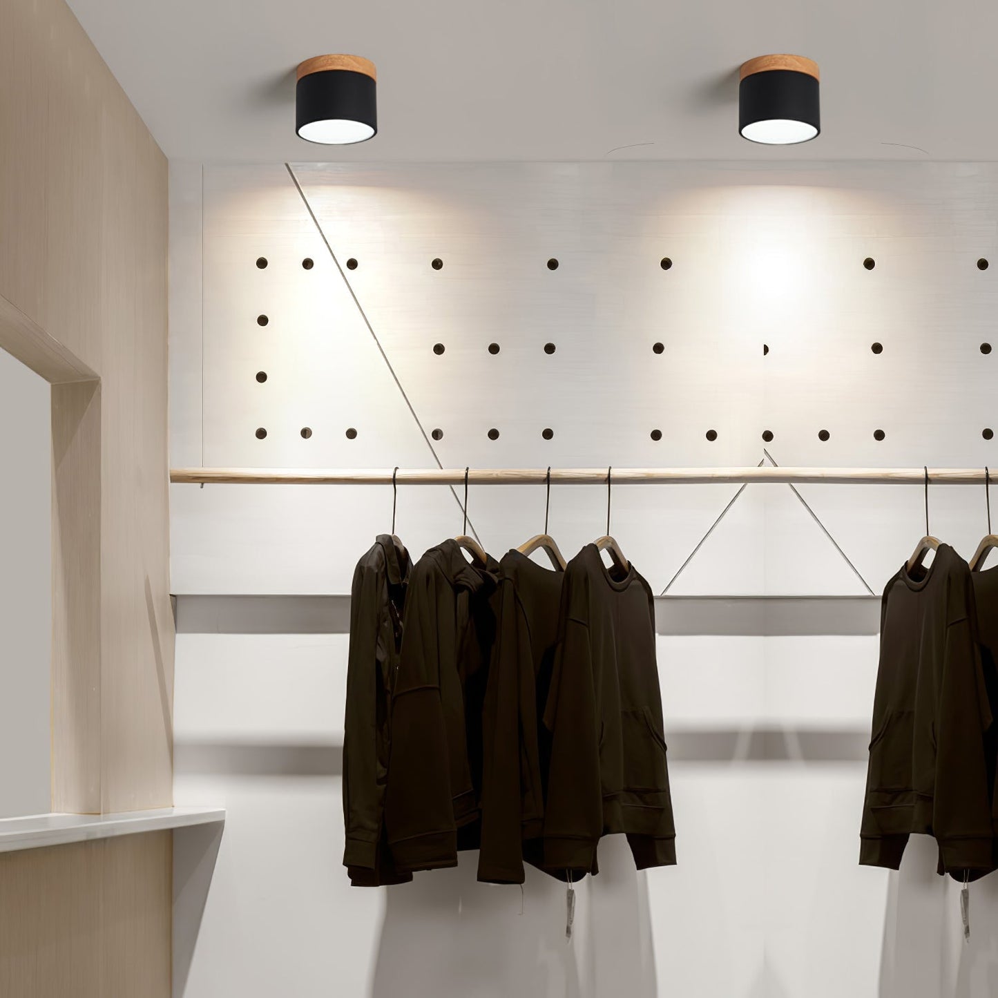 SpotLicht - Loftspotlampe med slank form og retningsbestemt belysning
