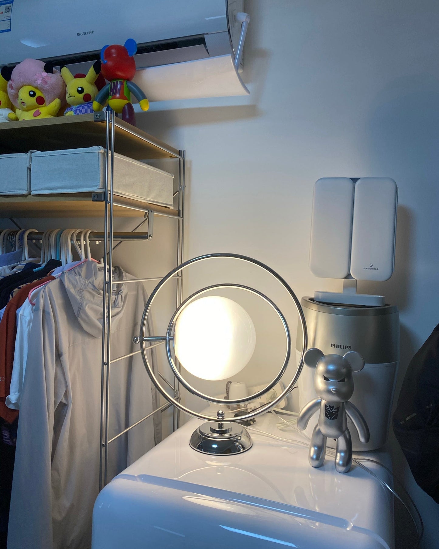 PlanetLuxe - Bordlampe med kosmisk design og subtil belysning