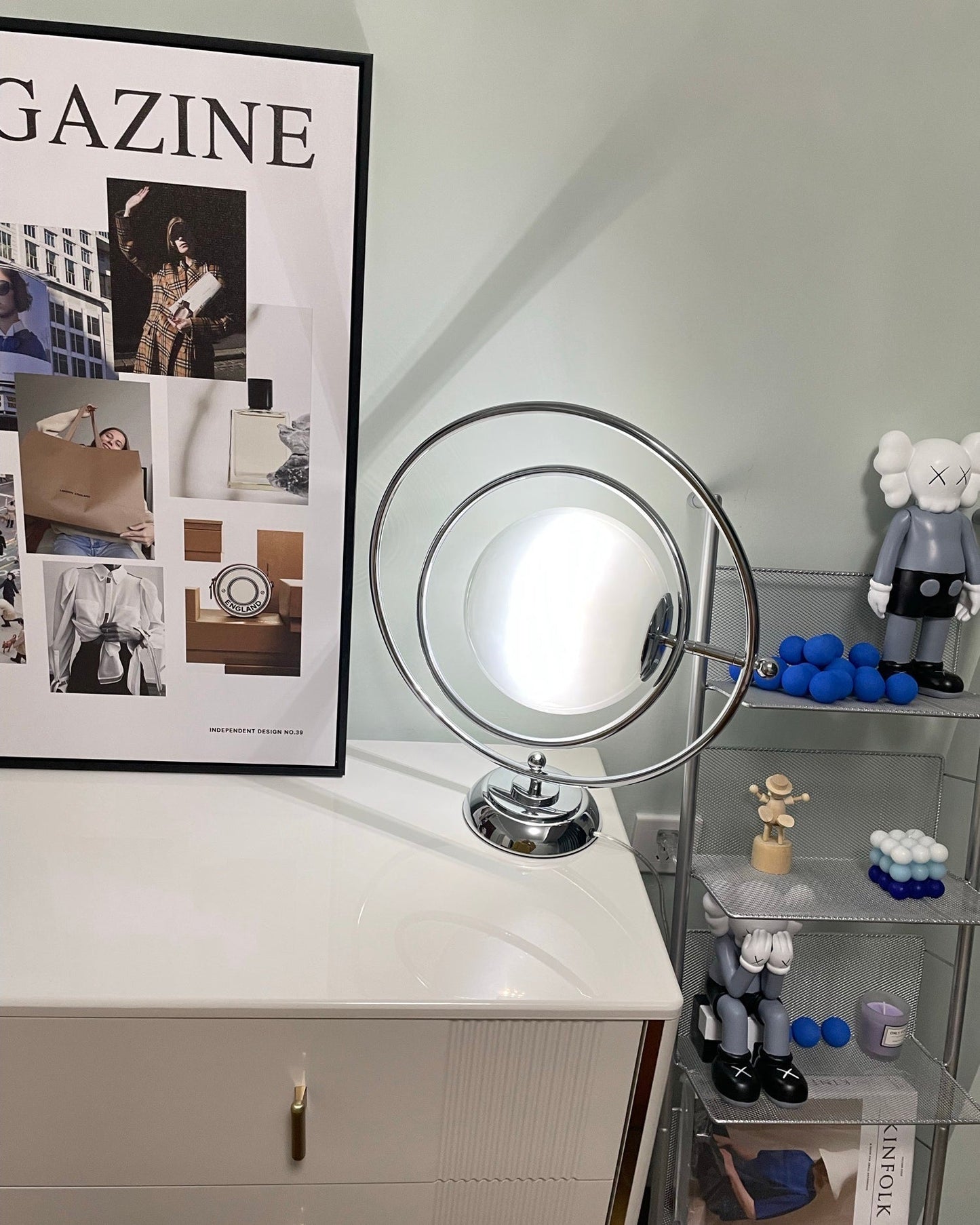 PlanetLuxe - Bordlampe med kosmisk design og subtil belysning