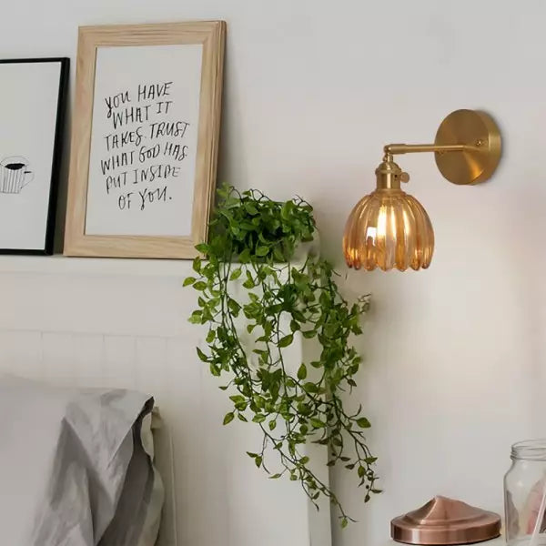 PetalShine - Retro Væglampe i Blomsterform