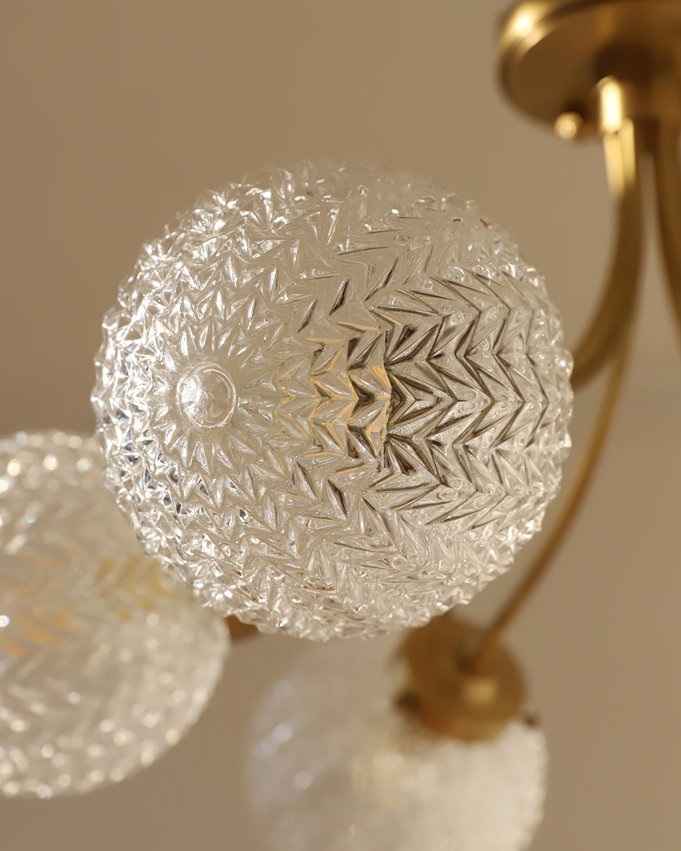 GlassLuxe - Taklampe med retro glassform og intim belysning
