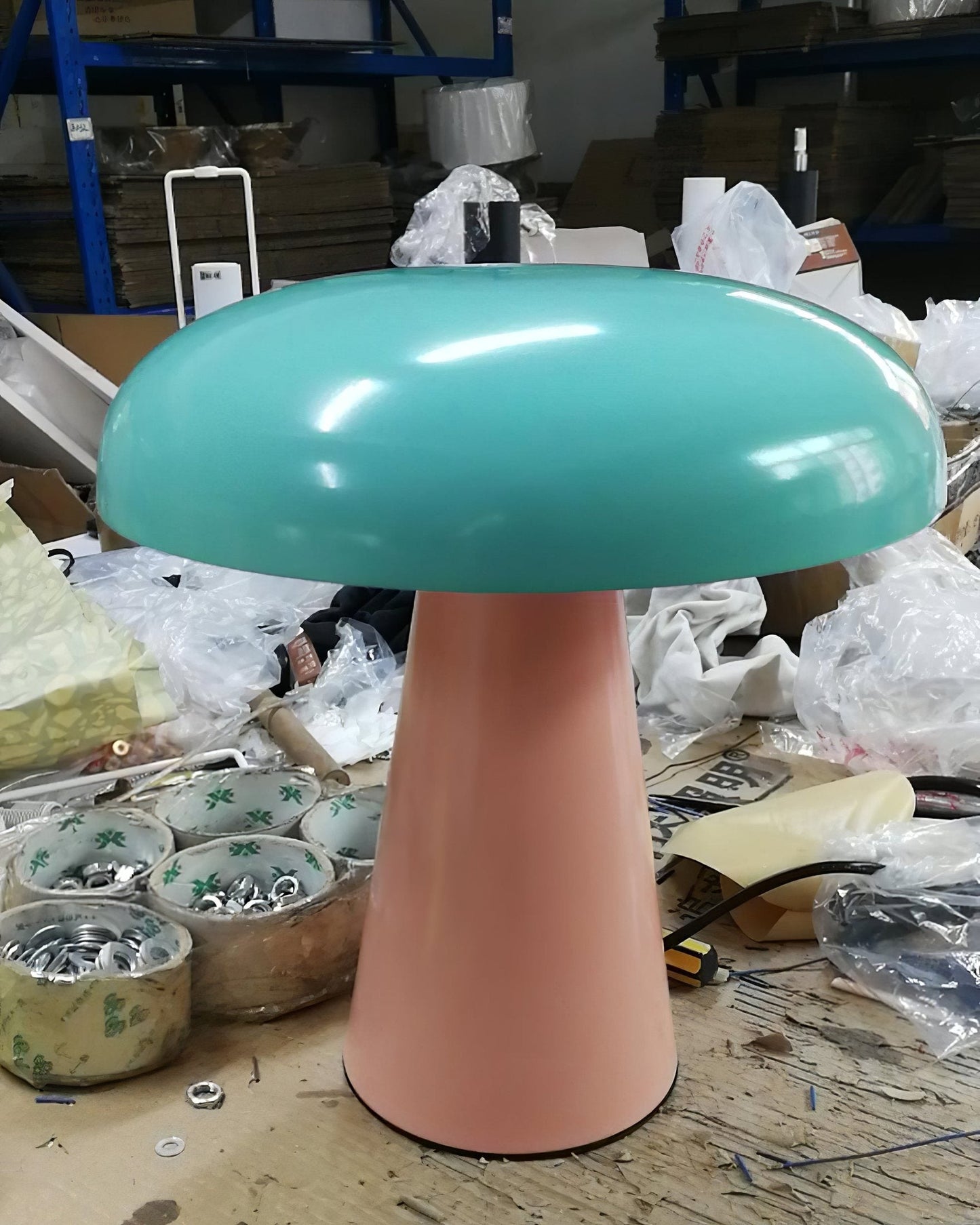 RheaLight - Lampe de table avec base élégante et éclairage subtil