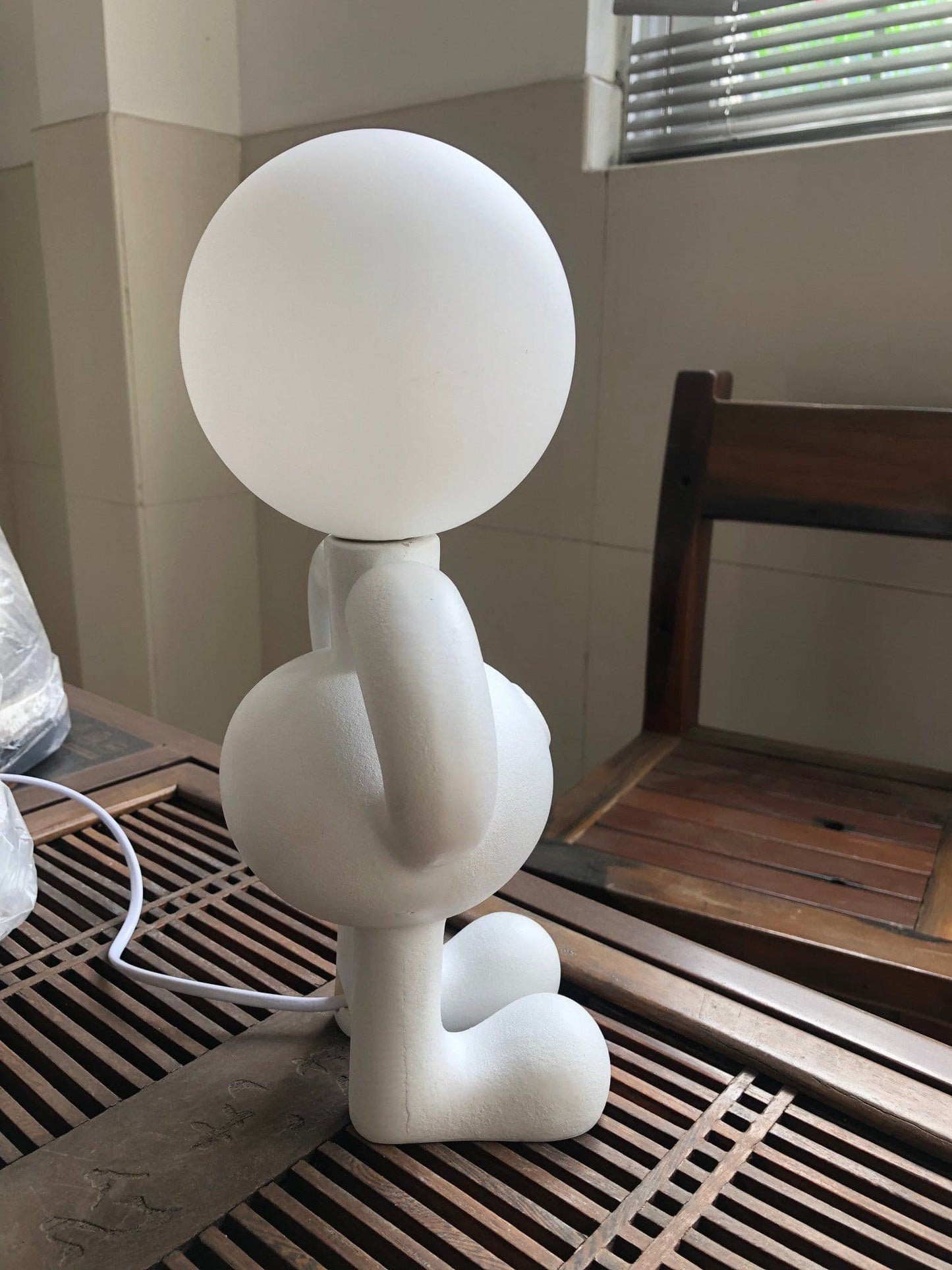 BotLuxe - Lampe de table avec design créatif de robot et lumière agréable