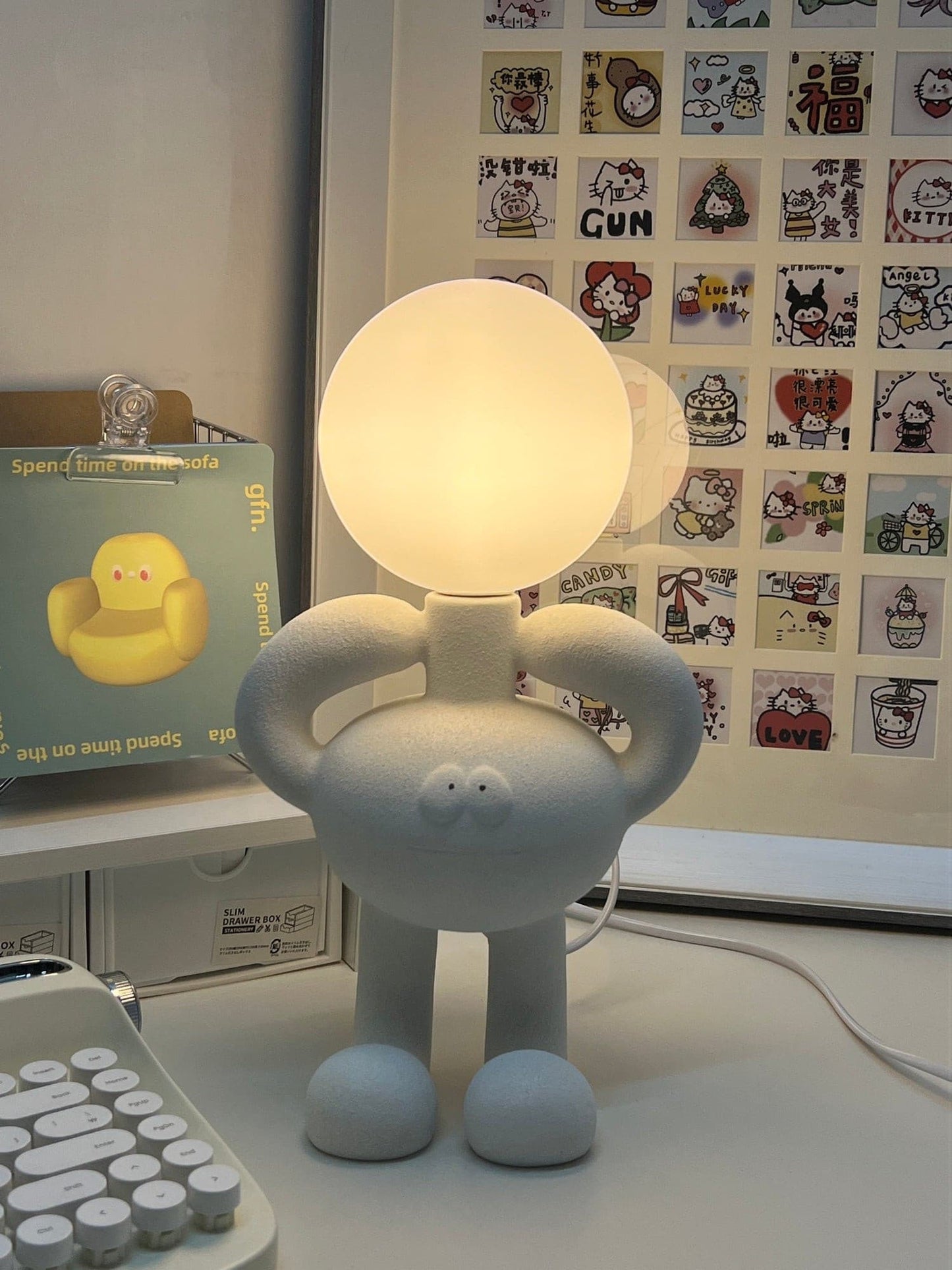 BotLuxe - Lampe de table avec design créatif de robot et lumière agréable