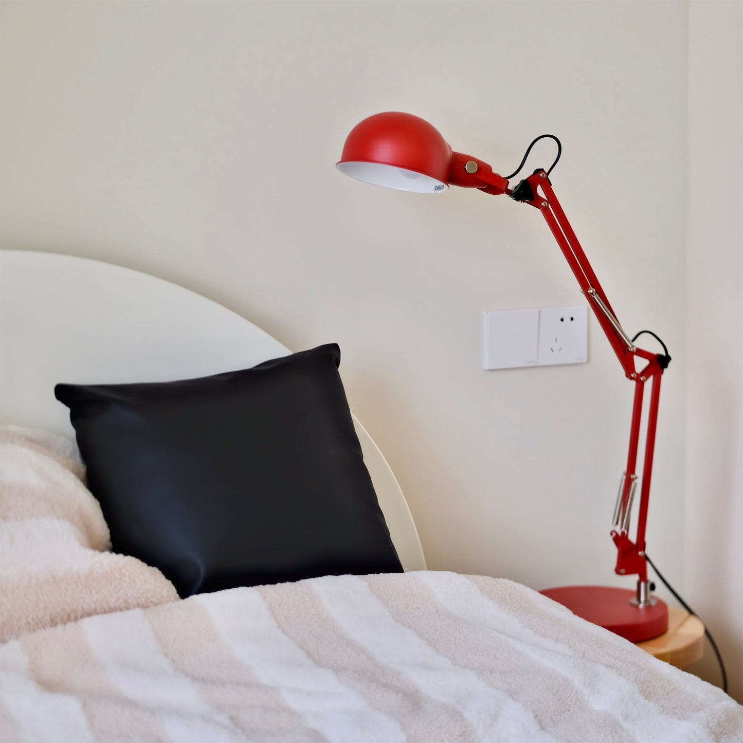 RedKaiser - Table Lamp