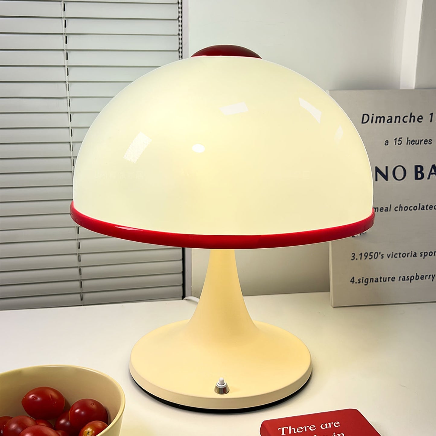 Luxe Mushroom - Bordlampe med elegant fod og blød lysdiffusion