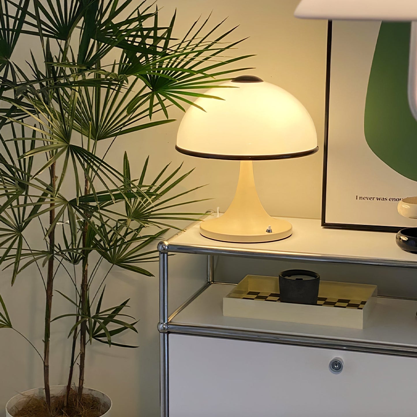 Luxe Mushroom - Bordlampe med elegant fod og blød lysdiffusion