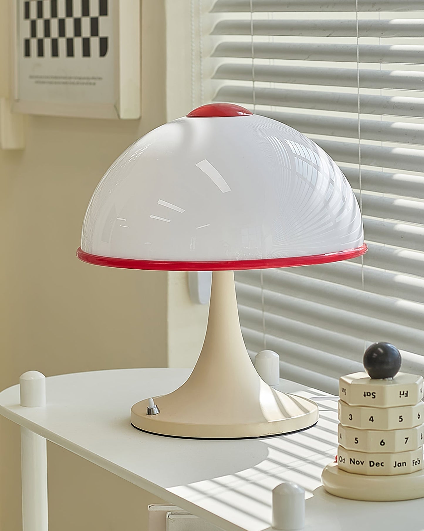 Luxe Mushroom - Bordlampe med elegant fod og blød lysdiffusion