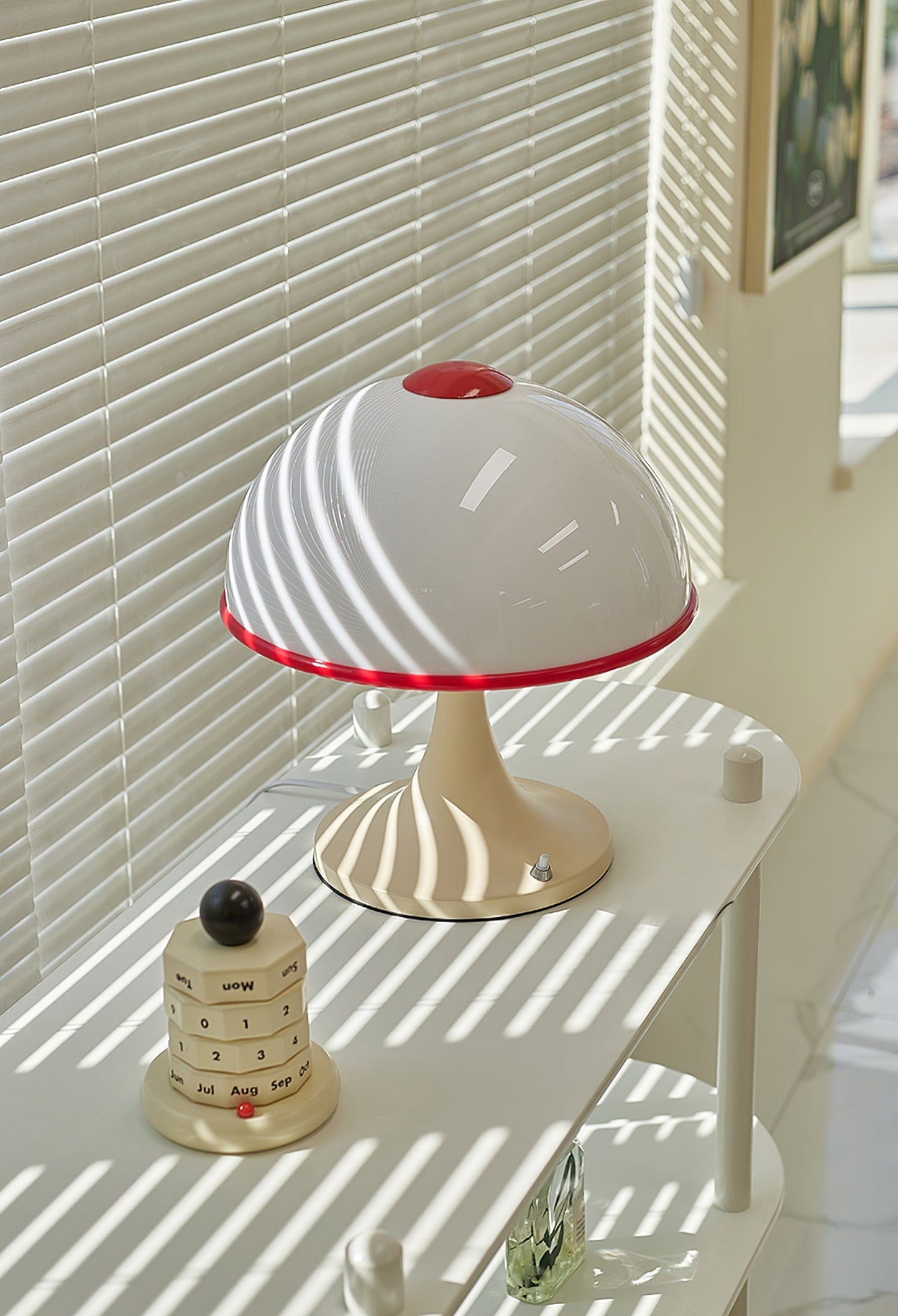 Luxe Mushroom - Bordlampe med elegant fod og blød lysdiffusion