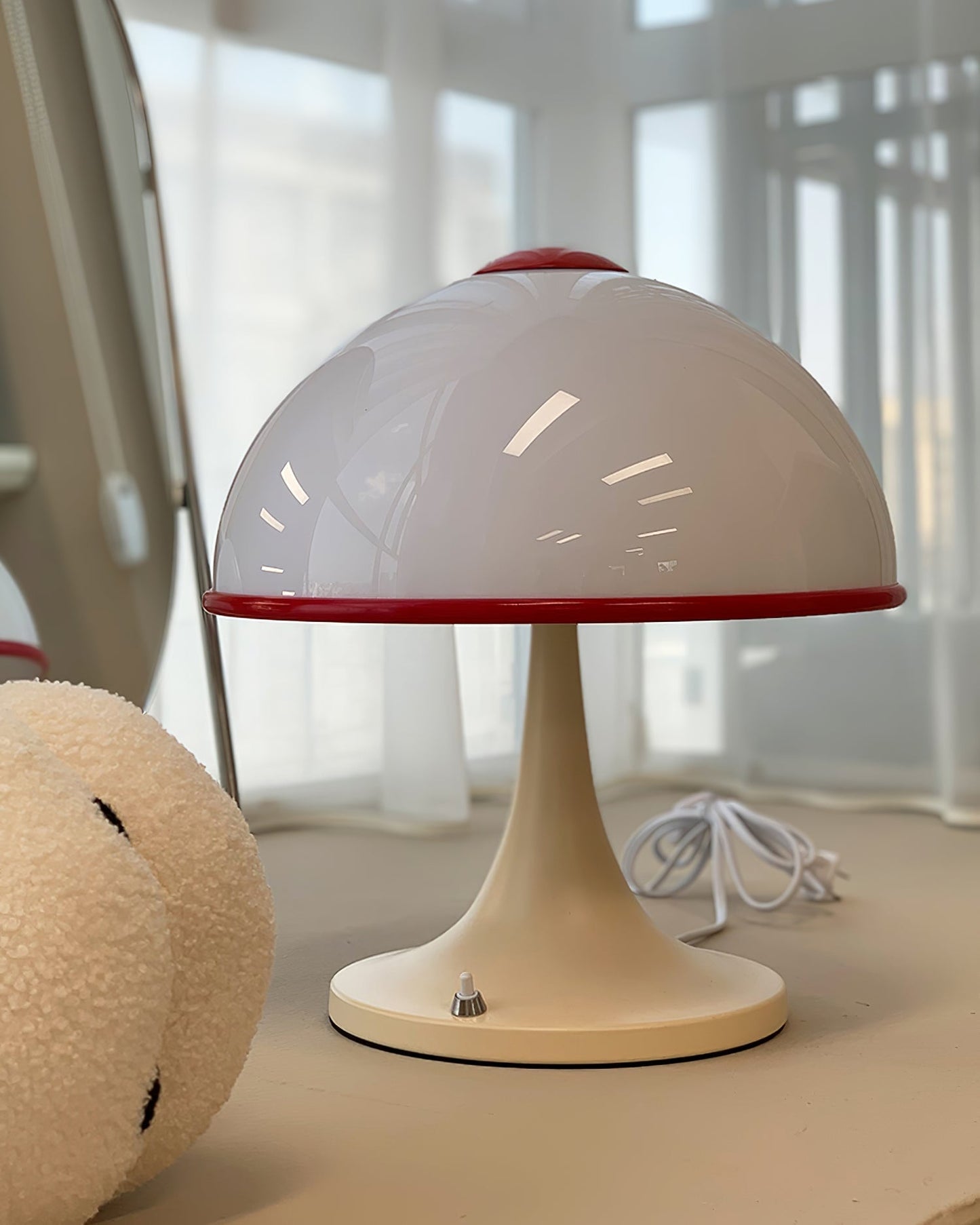 Luxe Mushroom - Bordlampe med elegant fod og blød lysdiffusion