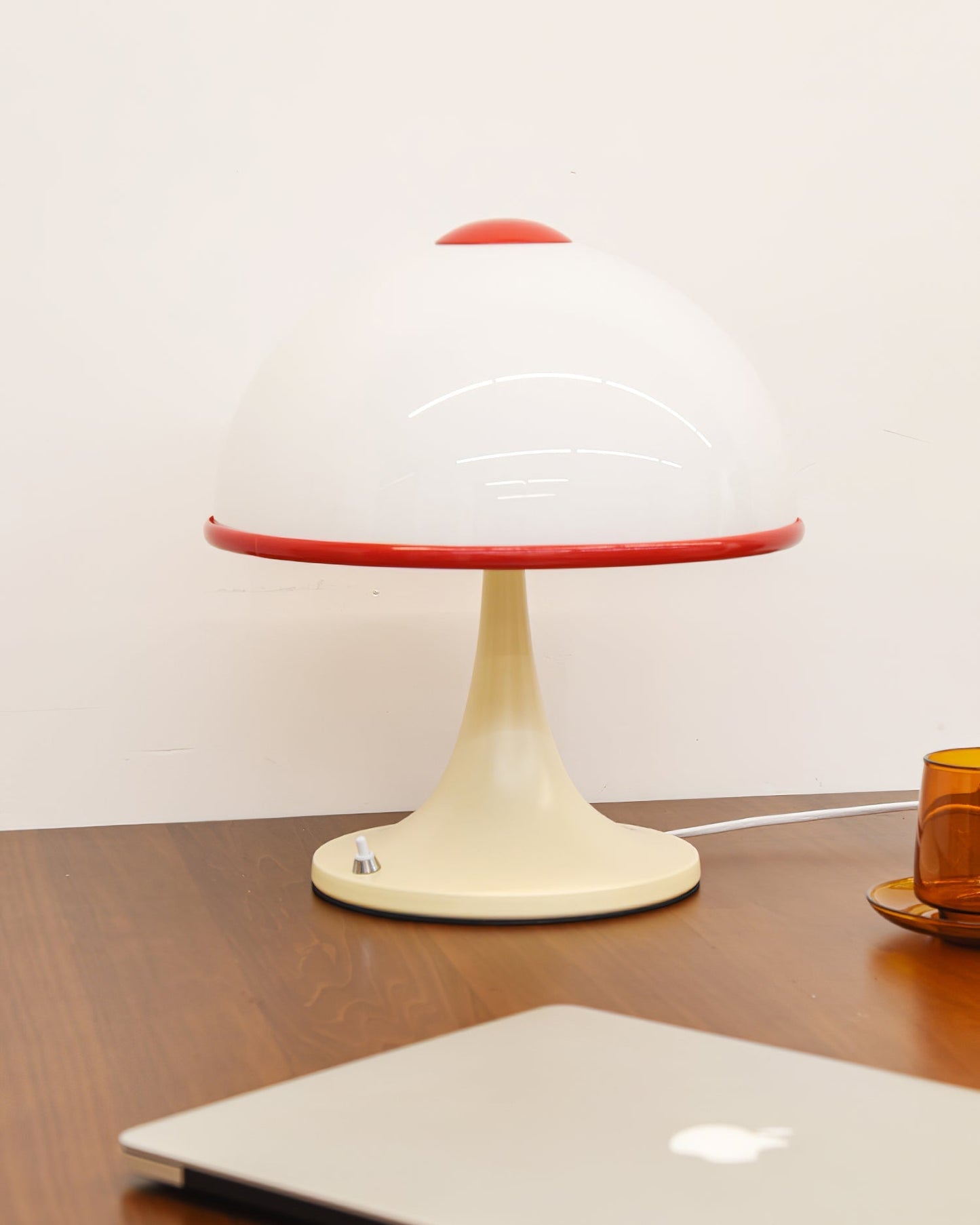Luxe Mushroom - Bordlampe med elegant fod og blød lysdiffusion
