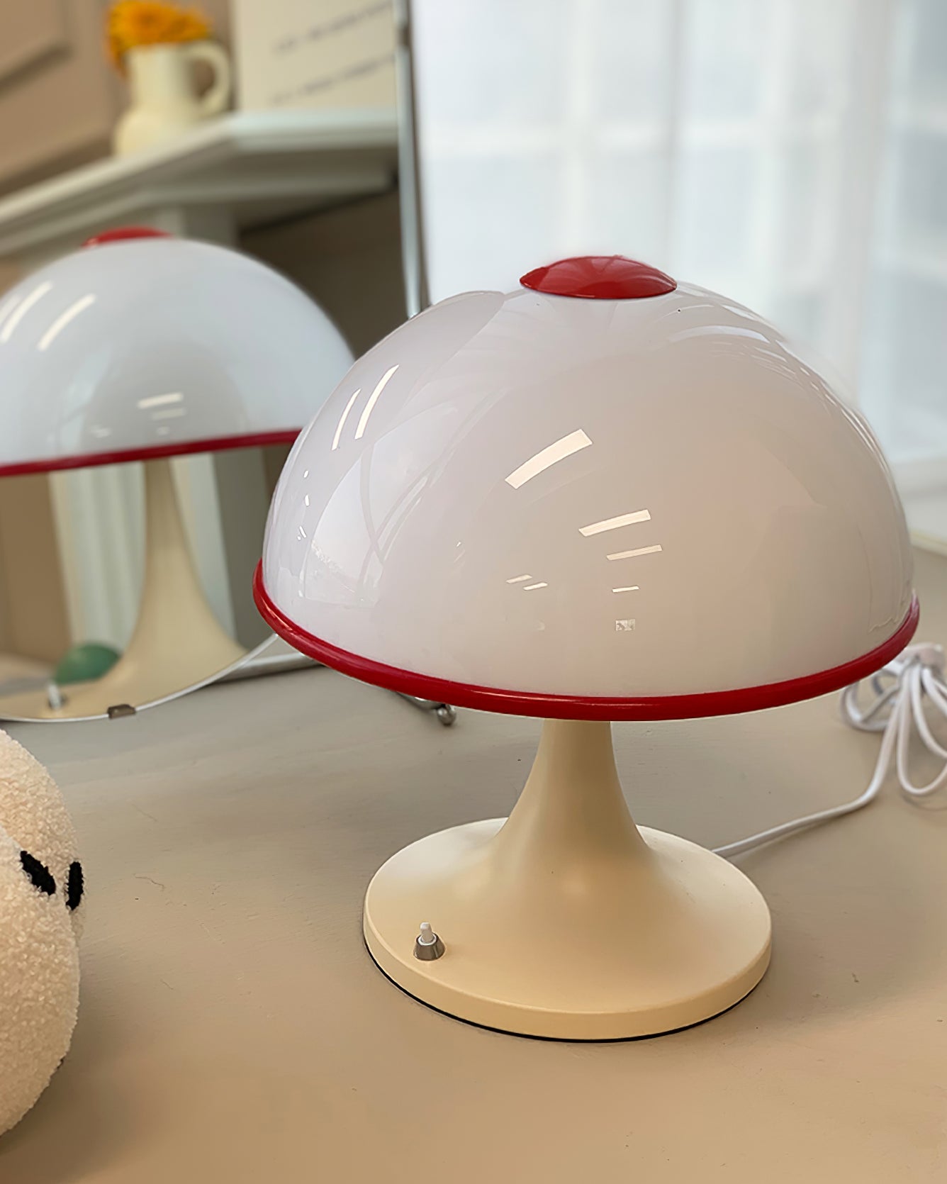 Luxe Mushroom - Bordlampe med elegant fod og blød lysdiffusion