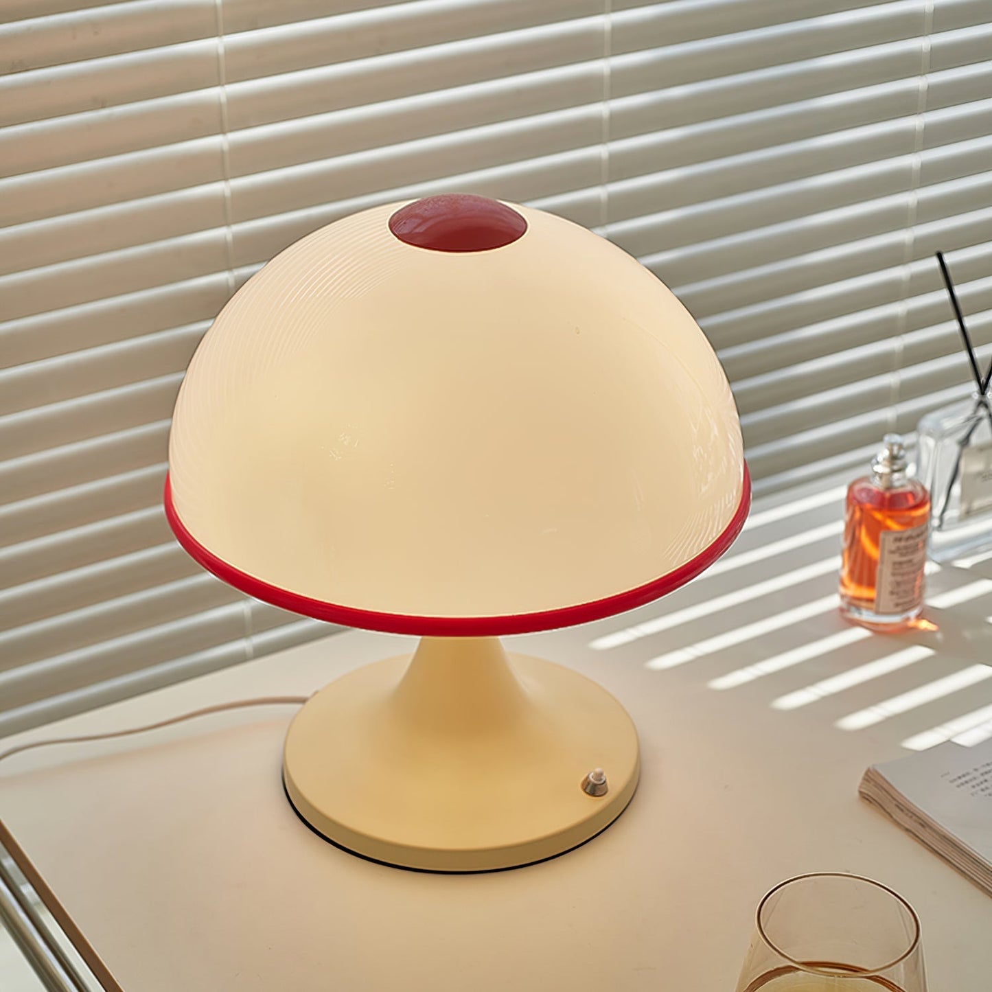 Luxe Mushroom - Bordlampe med elegant fod og blød lysdiffusion