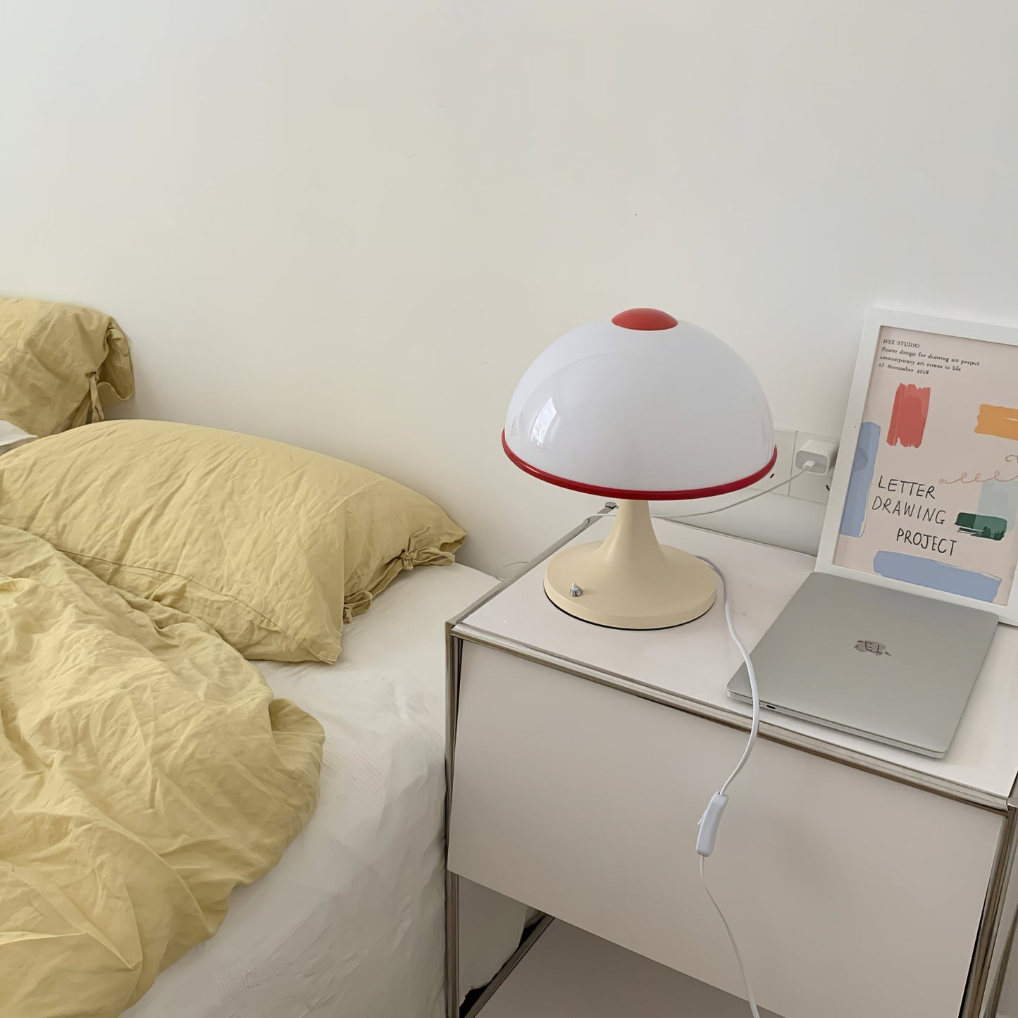 Luxe Mushroom - Bordlampe med elegant fod og blød lysdiffusion