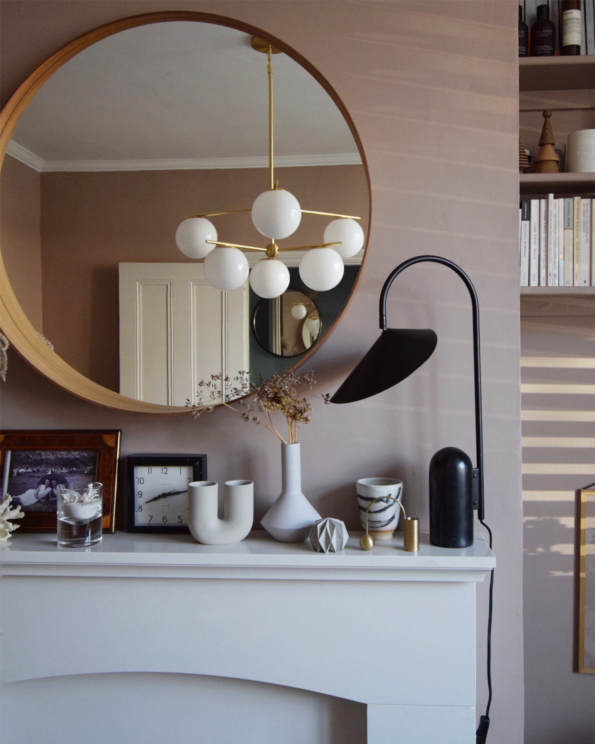 LeafArch - Elegant Adjustable Table Lamp