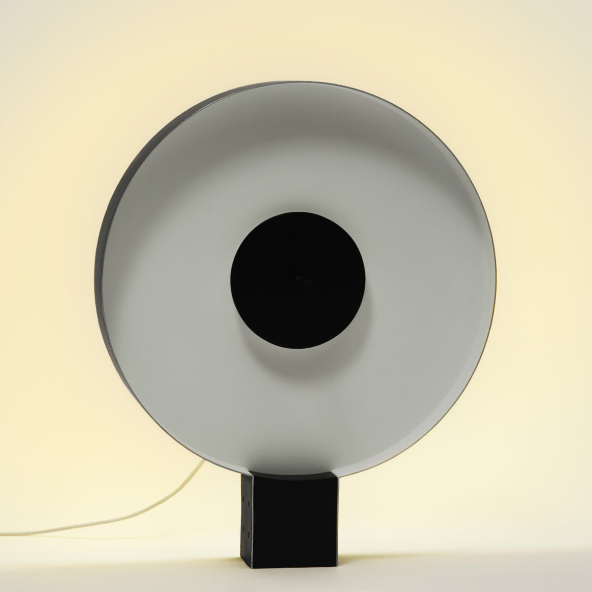 LunaDisc – Minimalist Table Lamp for Atmospheric Lighting