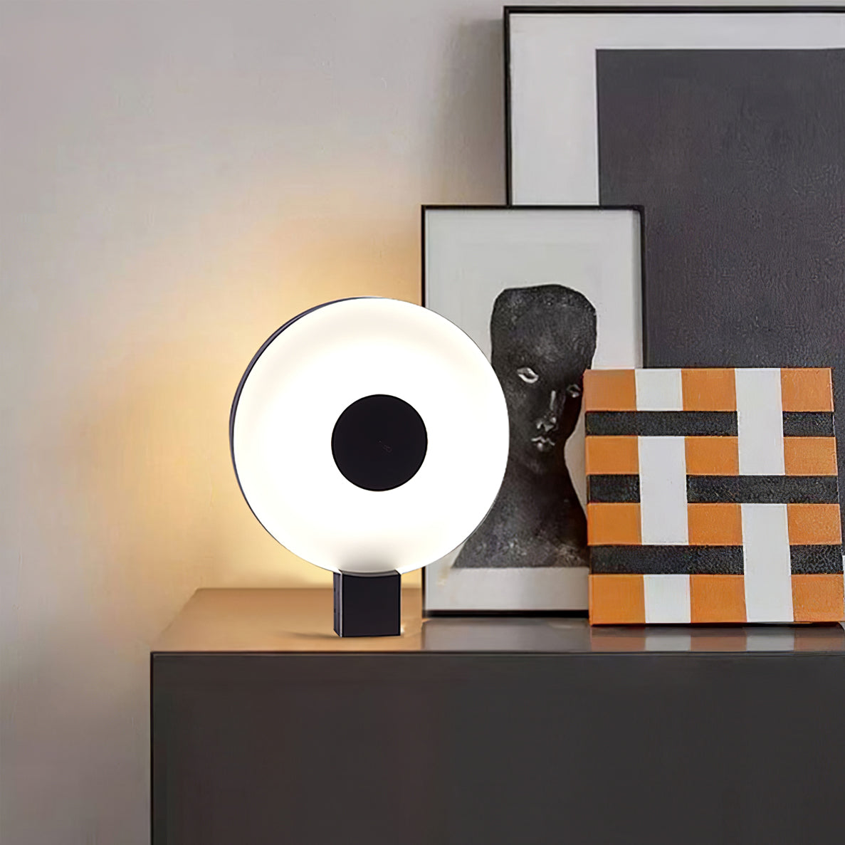 LunaDisc – Minimalist Table Lamp for Atmospheric Lighting