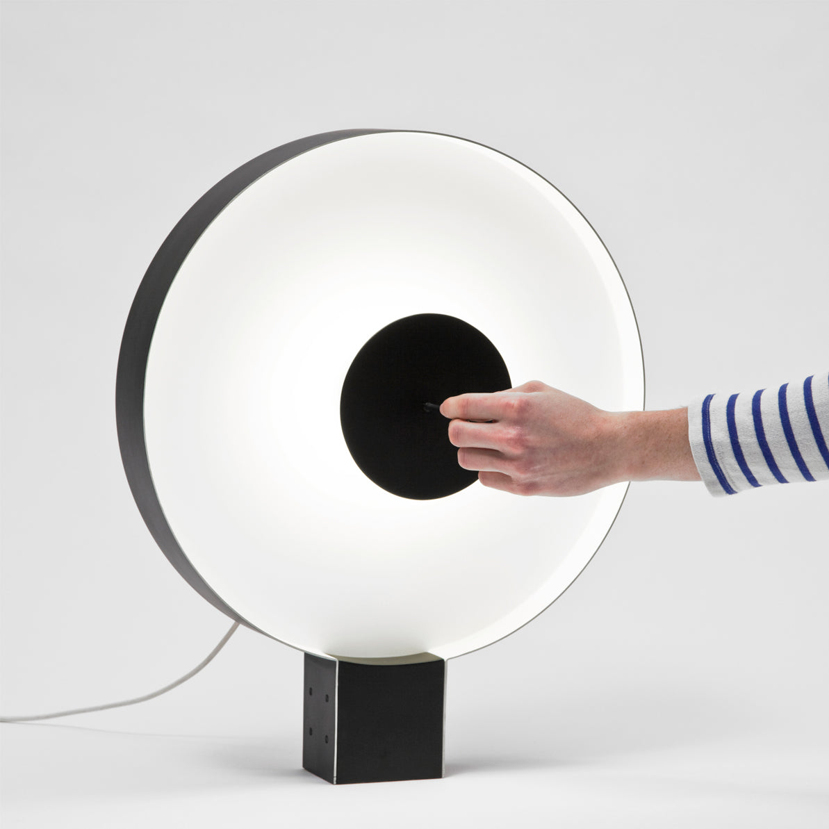 LunaDisc – Minimalist Table Lamp for Atmospheric Lighting