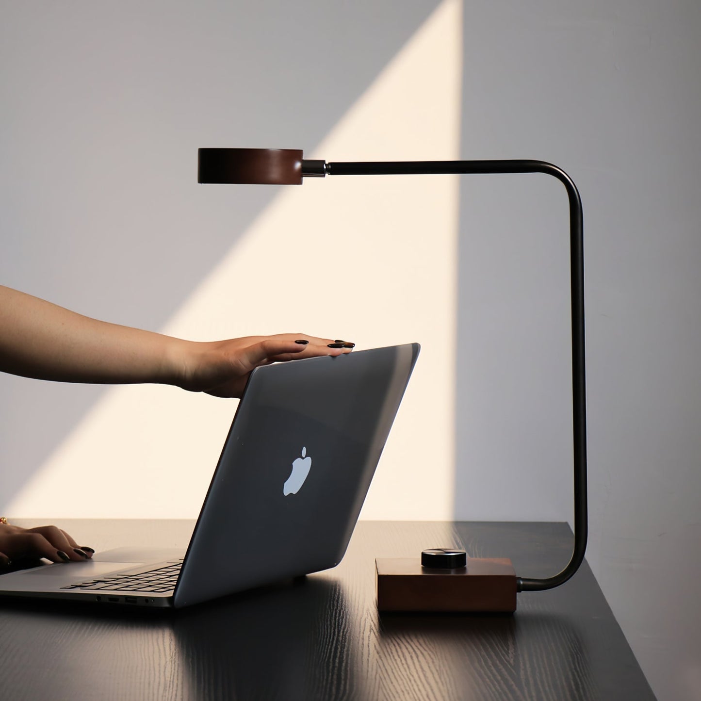 RondoGlow - Lampe de table à forme ronde élégante et éclairage subtil