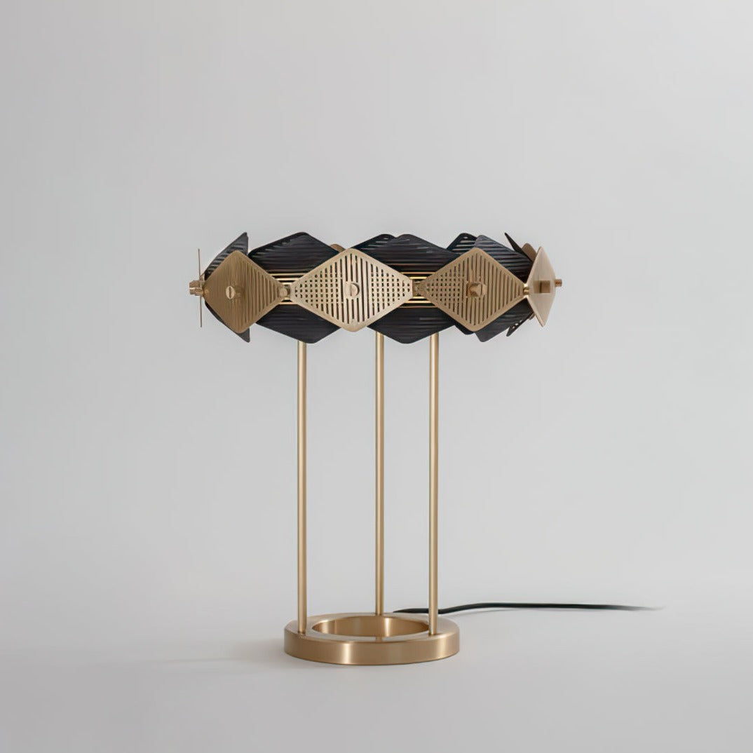 RoteLuxe - Bordlampe med tidløst design og rødlig luksuriøs udseende