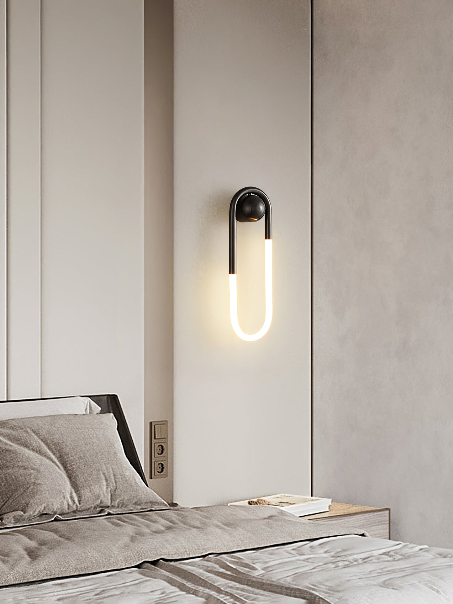 OvalGlow - Minimalistische Wandleuchte in Schwarz und Gold