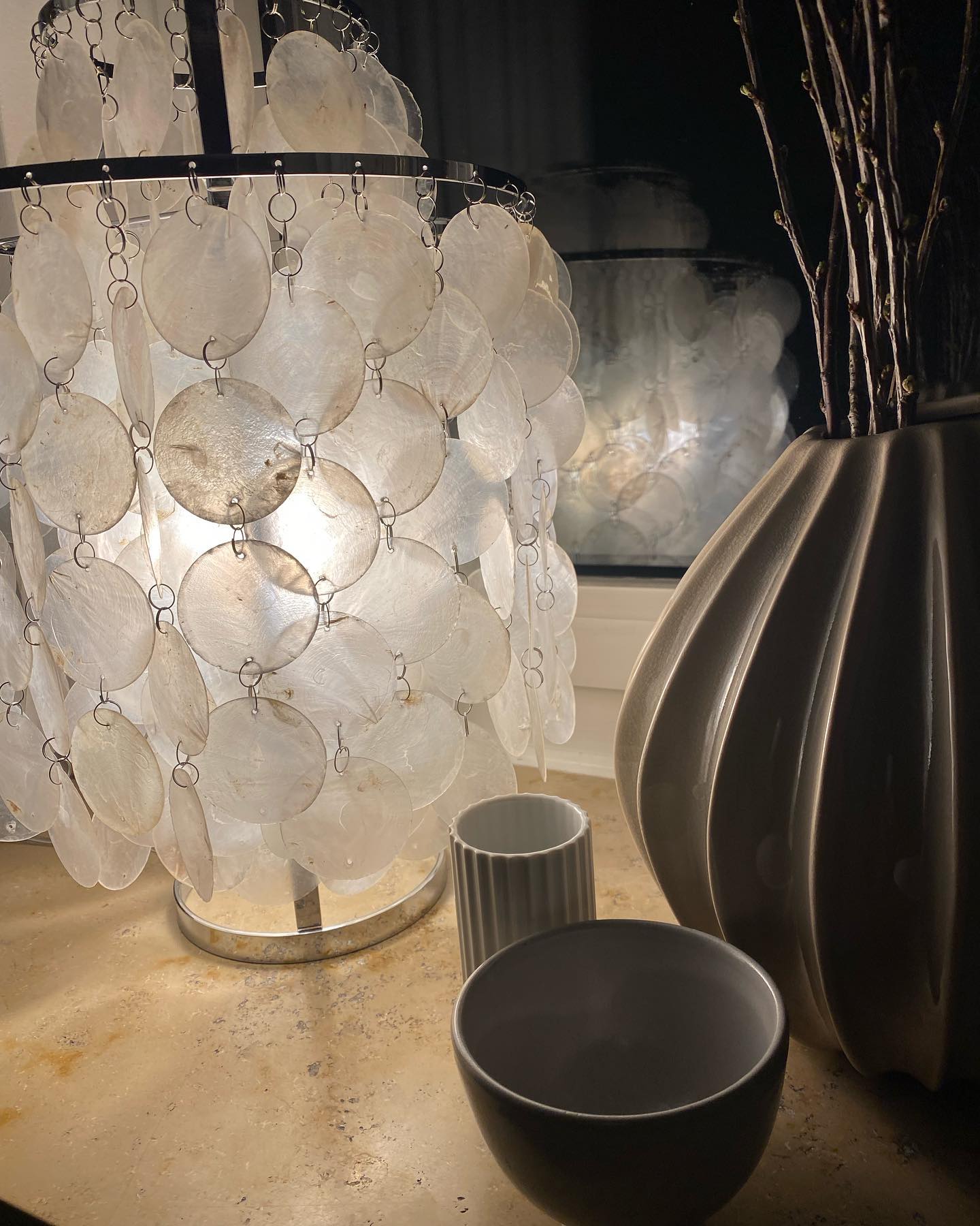 SeashellLuxe - Table Lamp with Elegant Shell Design and Cosy Lighting