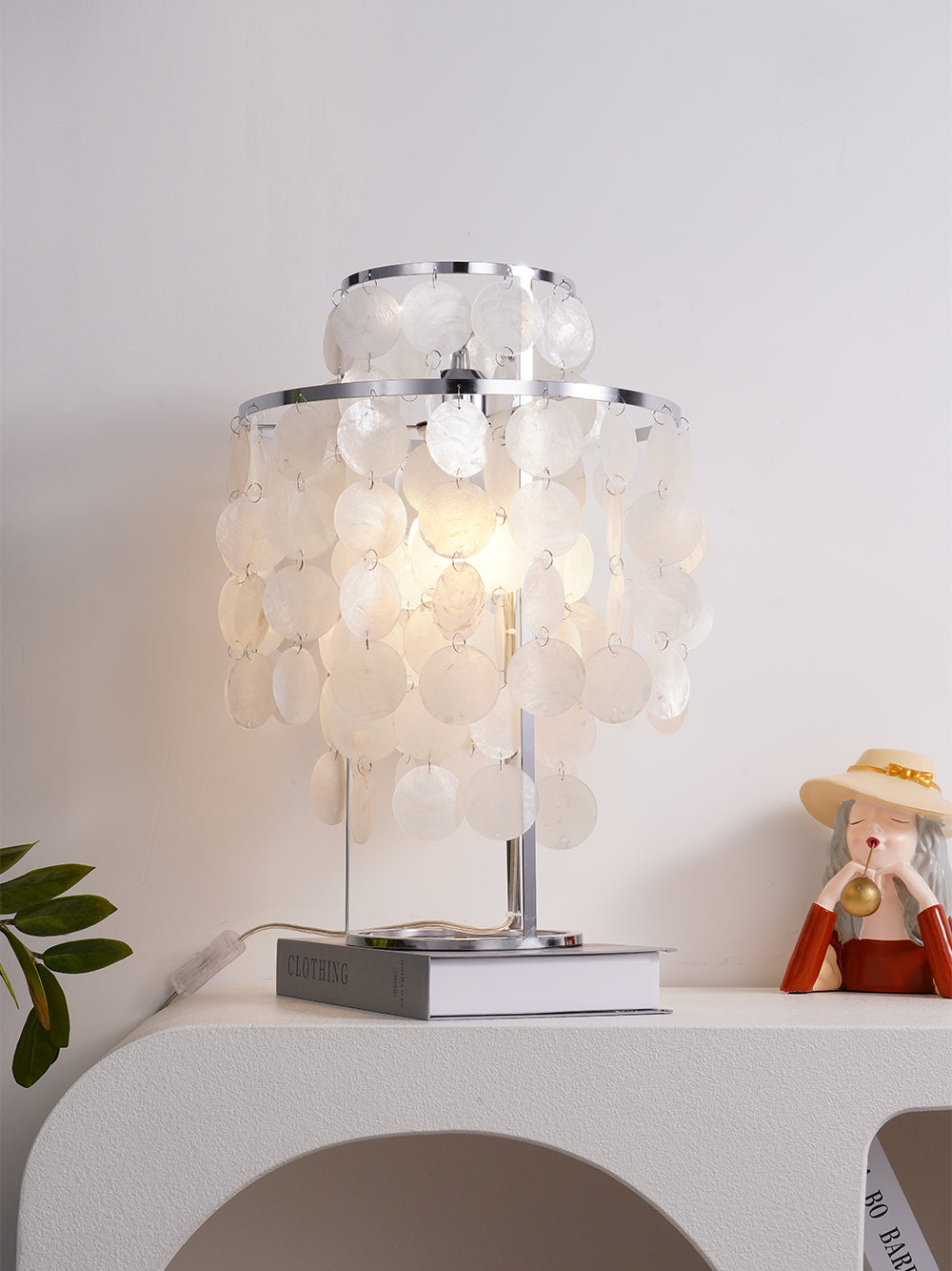 SeashellLuxe - Table Lamp with Elegant Shell Design and Cosy Lighting