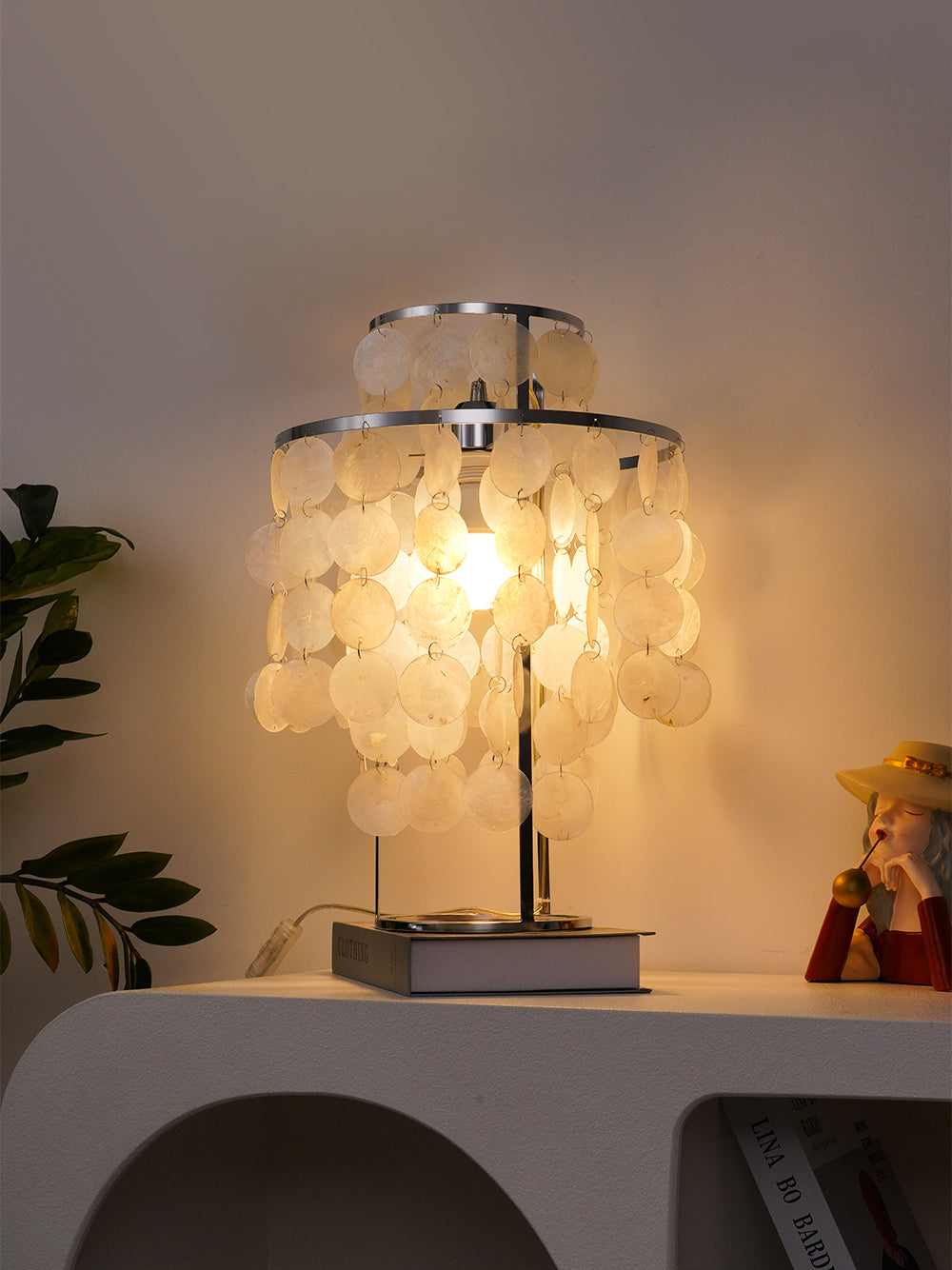 SeashellLuxe - Table Lamp with Elegant Shell Design and Cosy Lighting