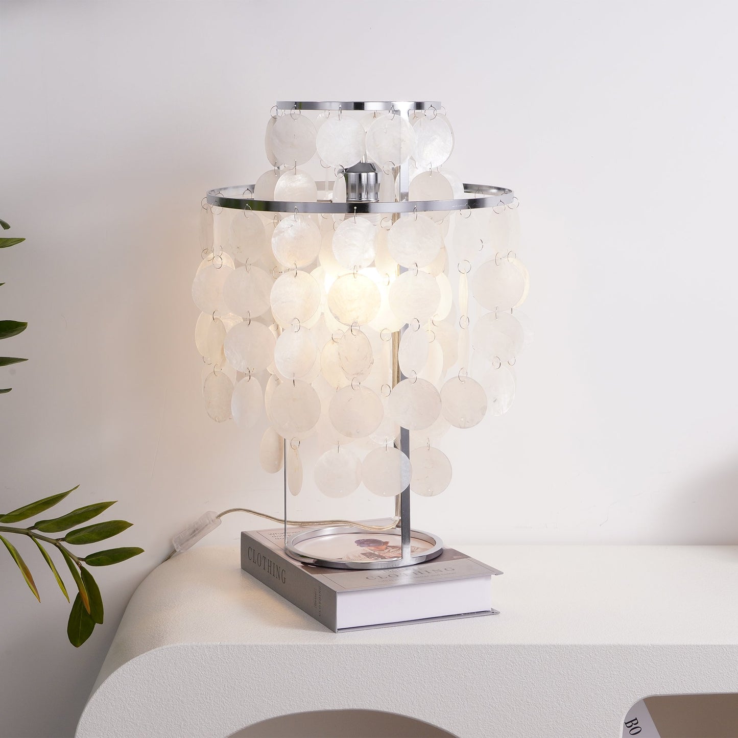 SeashellLuxe - Table Lamp with Elegant Shell Design and Cosy Lighting