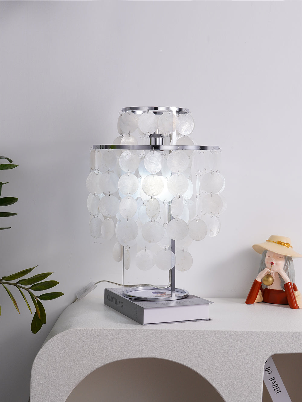 SeashellLuxe - Table Lamp with Elegant Shell Design and Cosy Lighting