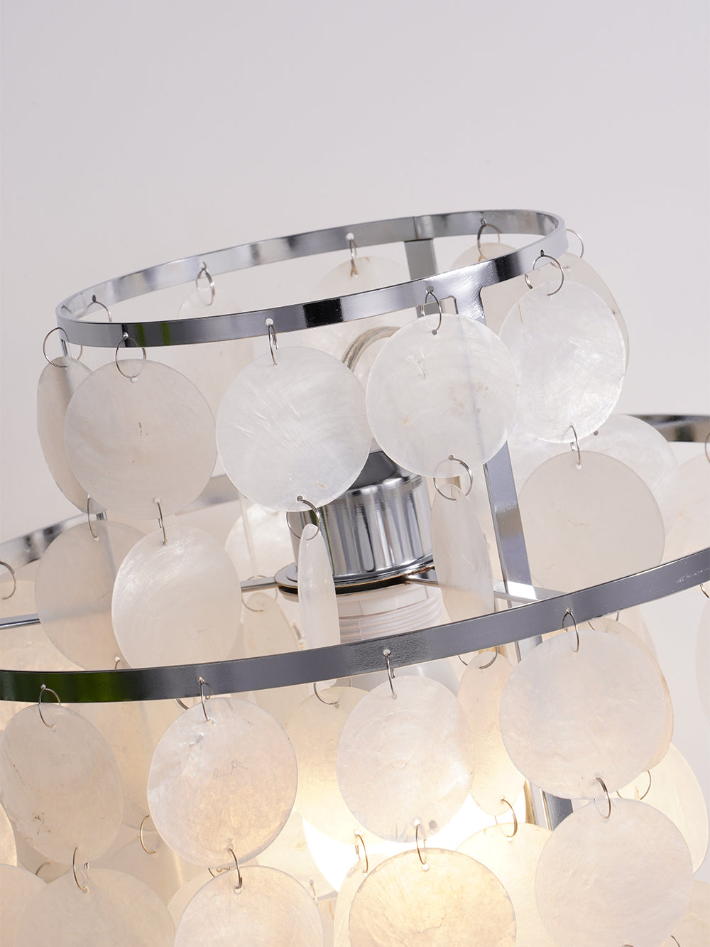 SeashellLuxe - Table Lamp with Elegant Shell Design and Cosy Lighting