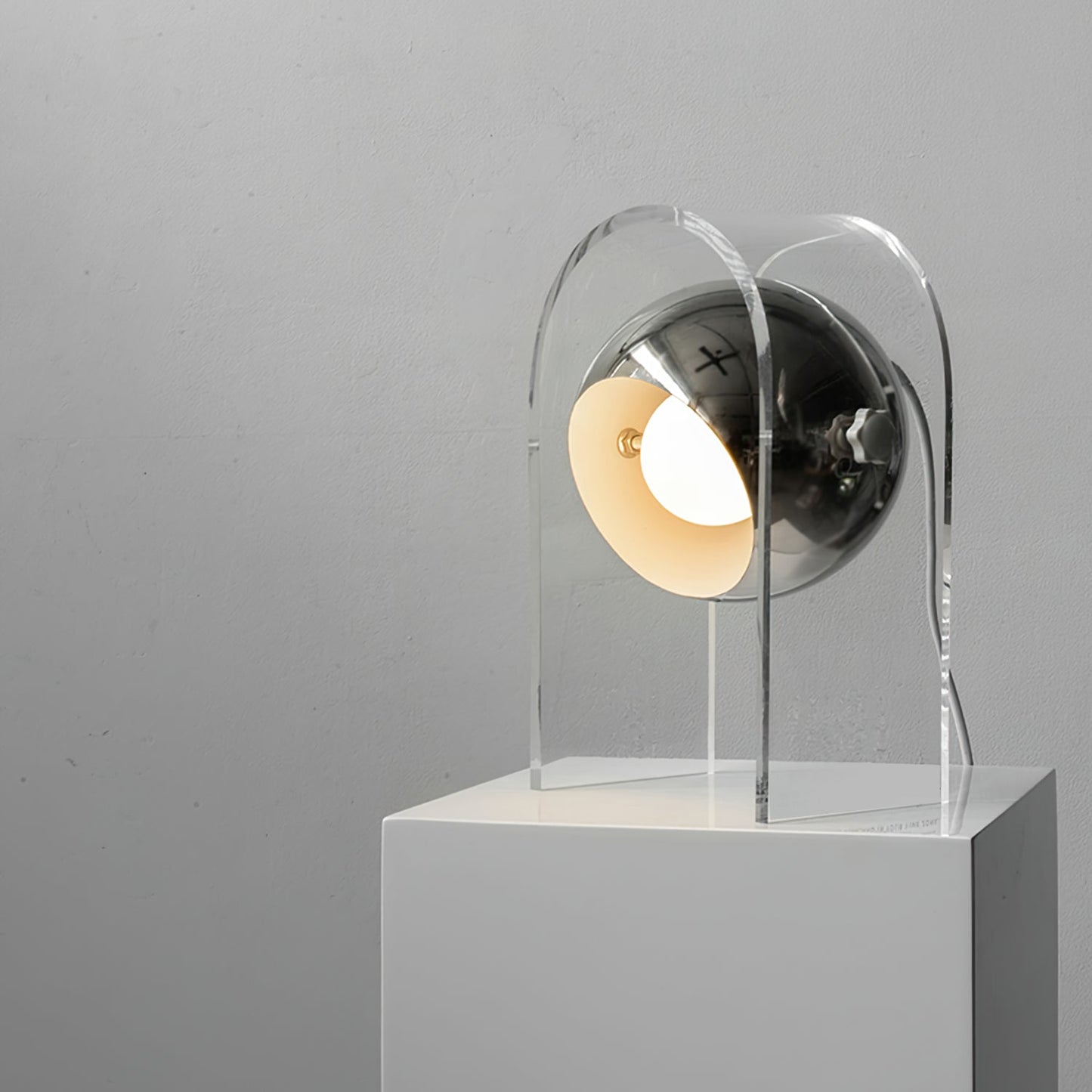 InstaGloed - Table Lamp with Touch Sensor and Elegant Finish