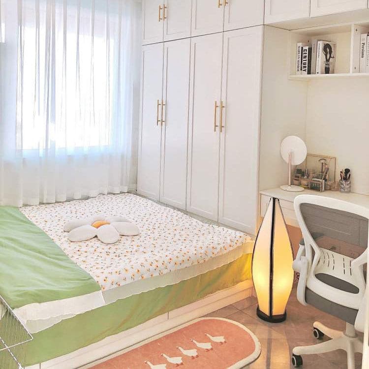 LuxeBanana - Table Lamp with Cheerful Banana Shape and Subtle Lighting