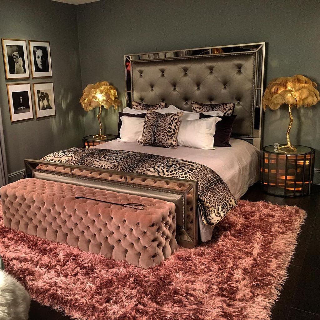 PlumeAura - Table Lamp with Golden Ostrich Feathers