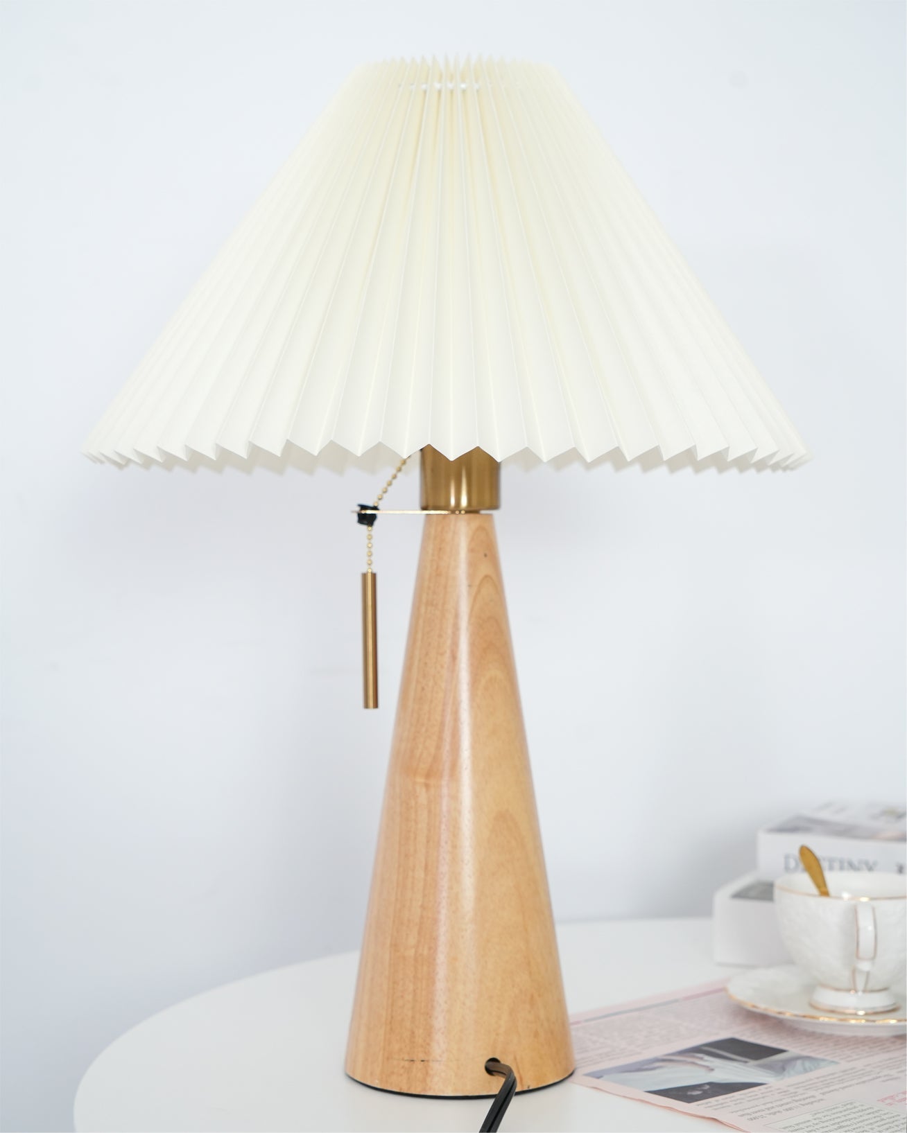 TimberLight - Moderne træ- og metallampe til bord