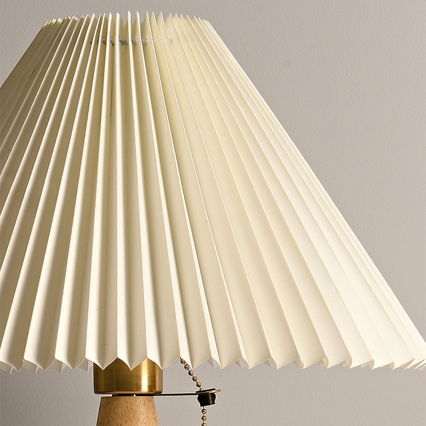 TimberLight - Moderne træ- og metallampe til bord