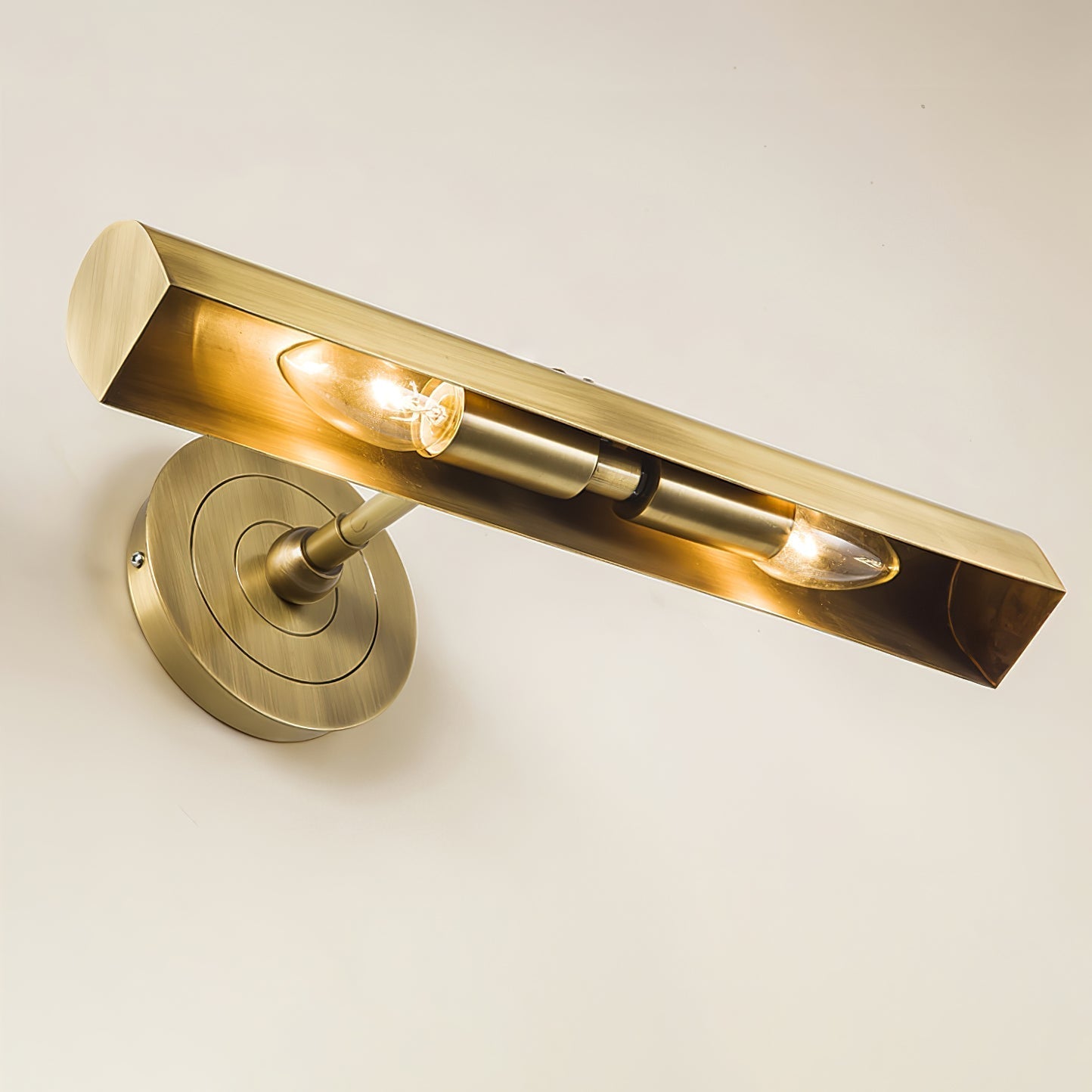 ShineLite - Luksus Guld Væglampe til Tidløst Design