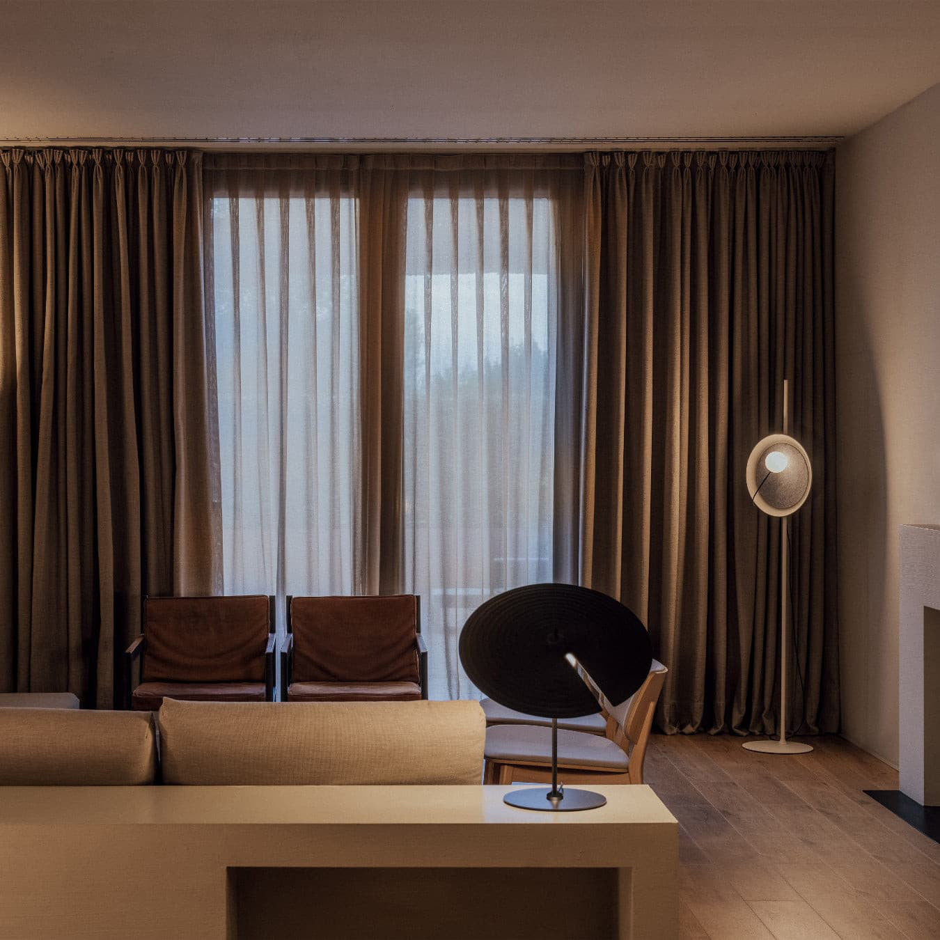 LuxeSymphony - Table Lamp with Subtle Style and Atmospheric Light Distribution