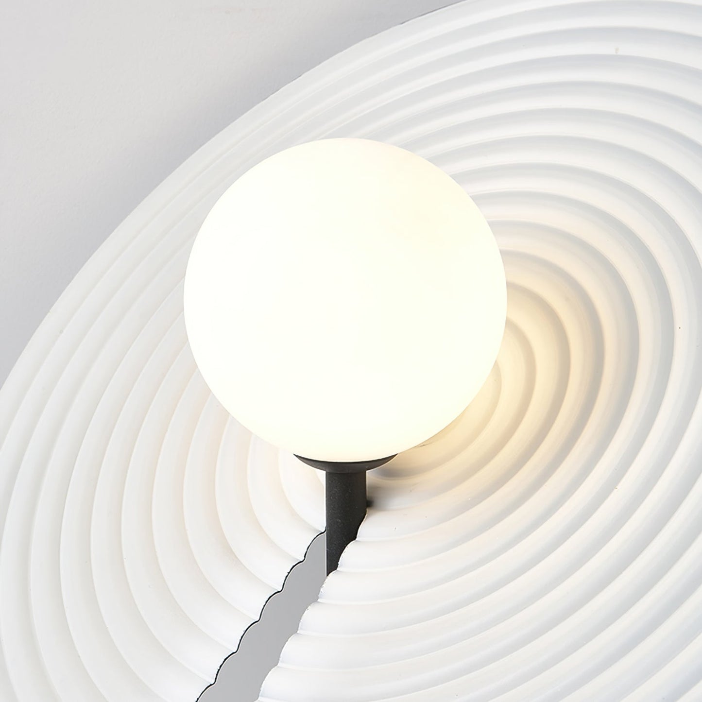 LuxeSymphony - Table Lamp with Subtle Style and Atmospheric Light Distribution
