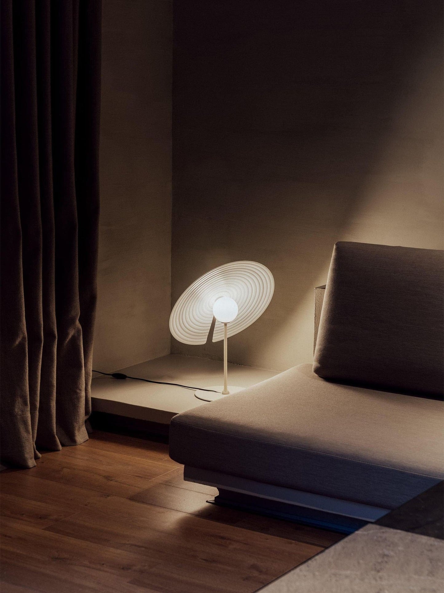 LuxeSymphony - Table Lamp with Subtle Style and Atmospheric Light Distribution