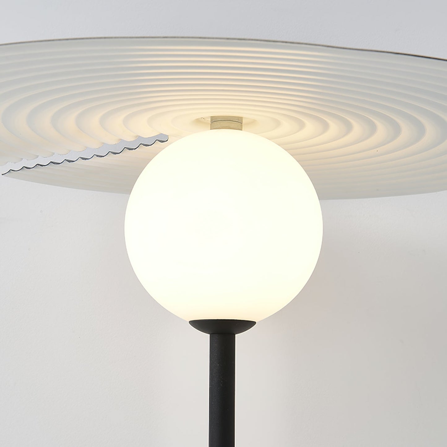 LuxeSymphony - Table Lamp with Subtle Style and Atmospheric Light Distribution