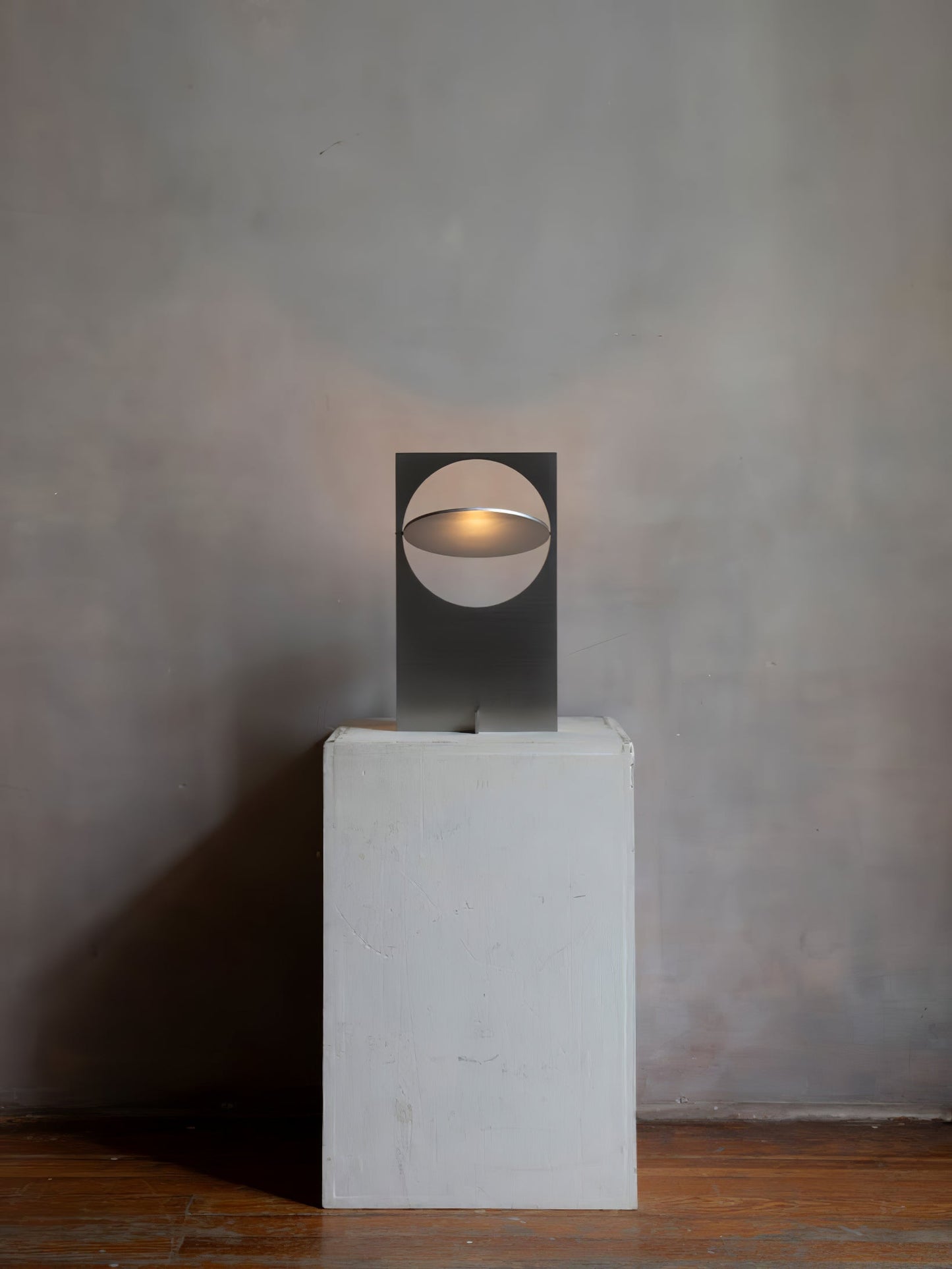 SleekShine - Minimalist Table Lamp with LED Lighting