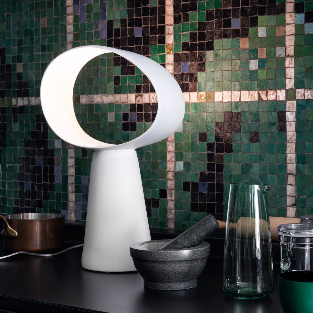 LuxeEclipse - Table Lamp with Sleek Design and Atmospheric Lighting